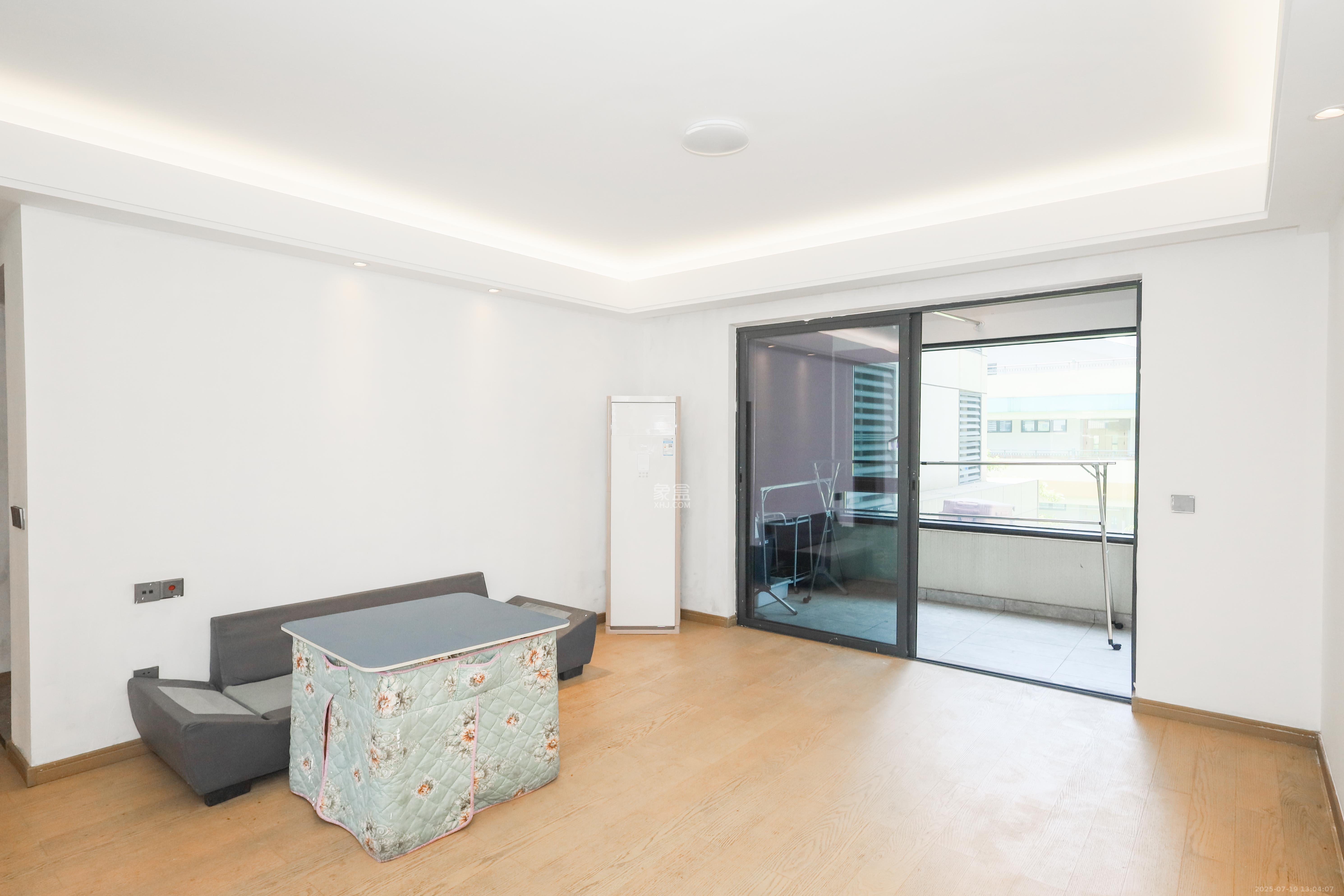 爱家当代境 4室2厅2卫 170.0万 爱家当代境 4室2厅2卫 170.0万客厅