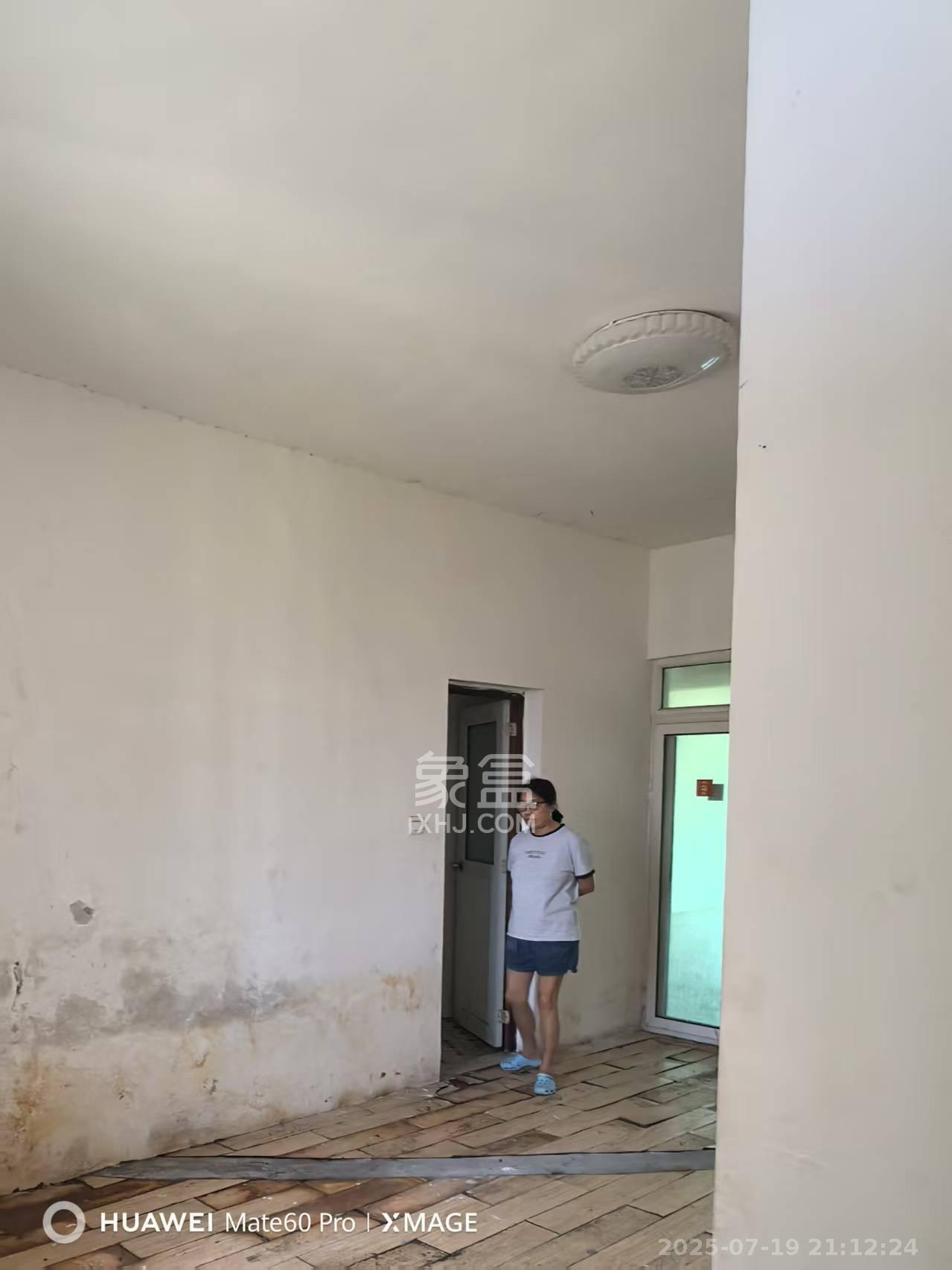 思进大厦 1室2厅2卫 3600.0元/月 思进大厦 1室2厅2卫 3600.0元/月室内图