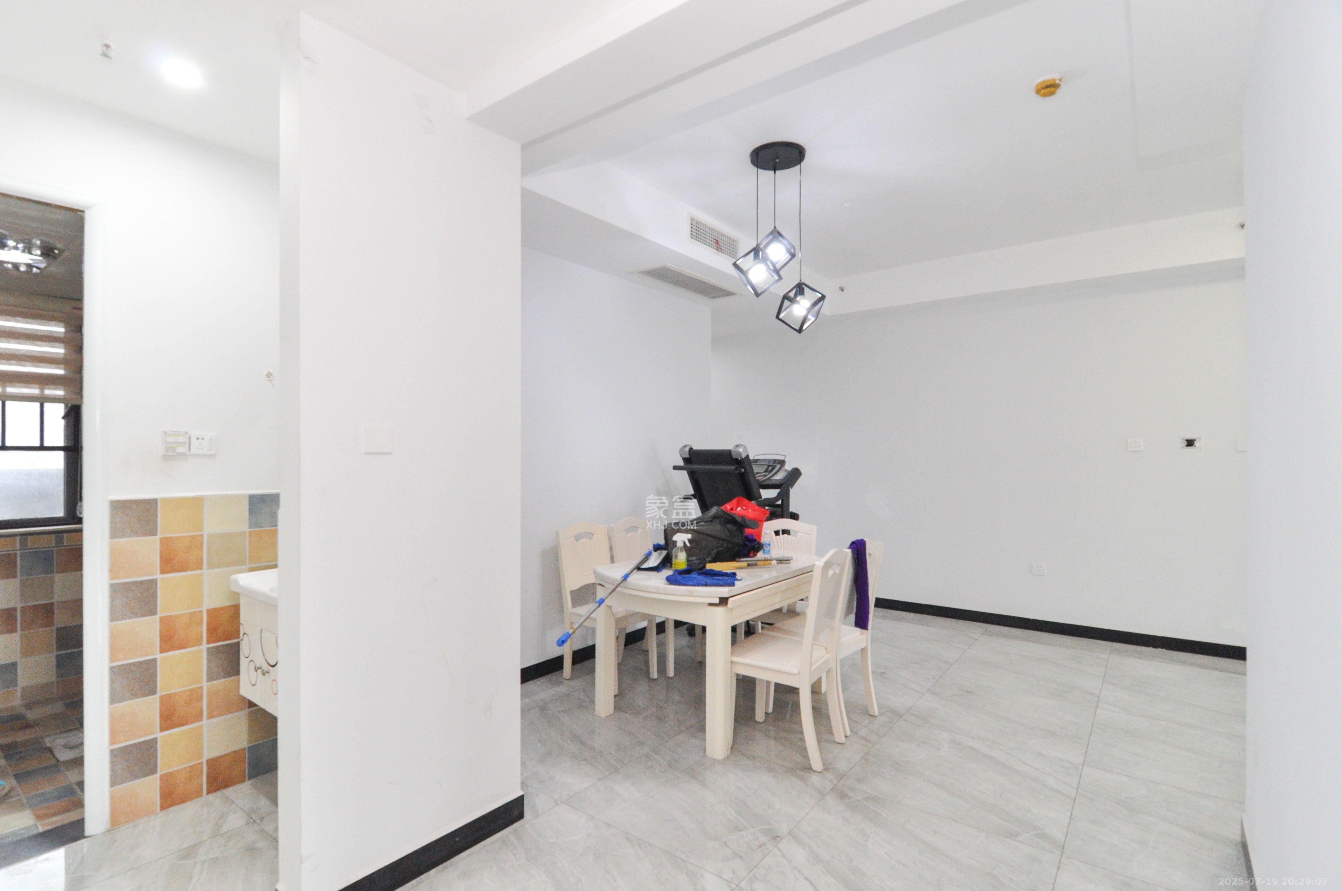 达美溪湖湾  5室2厅2卫    5000.0元/月室内图