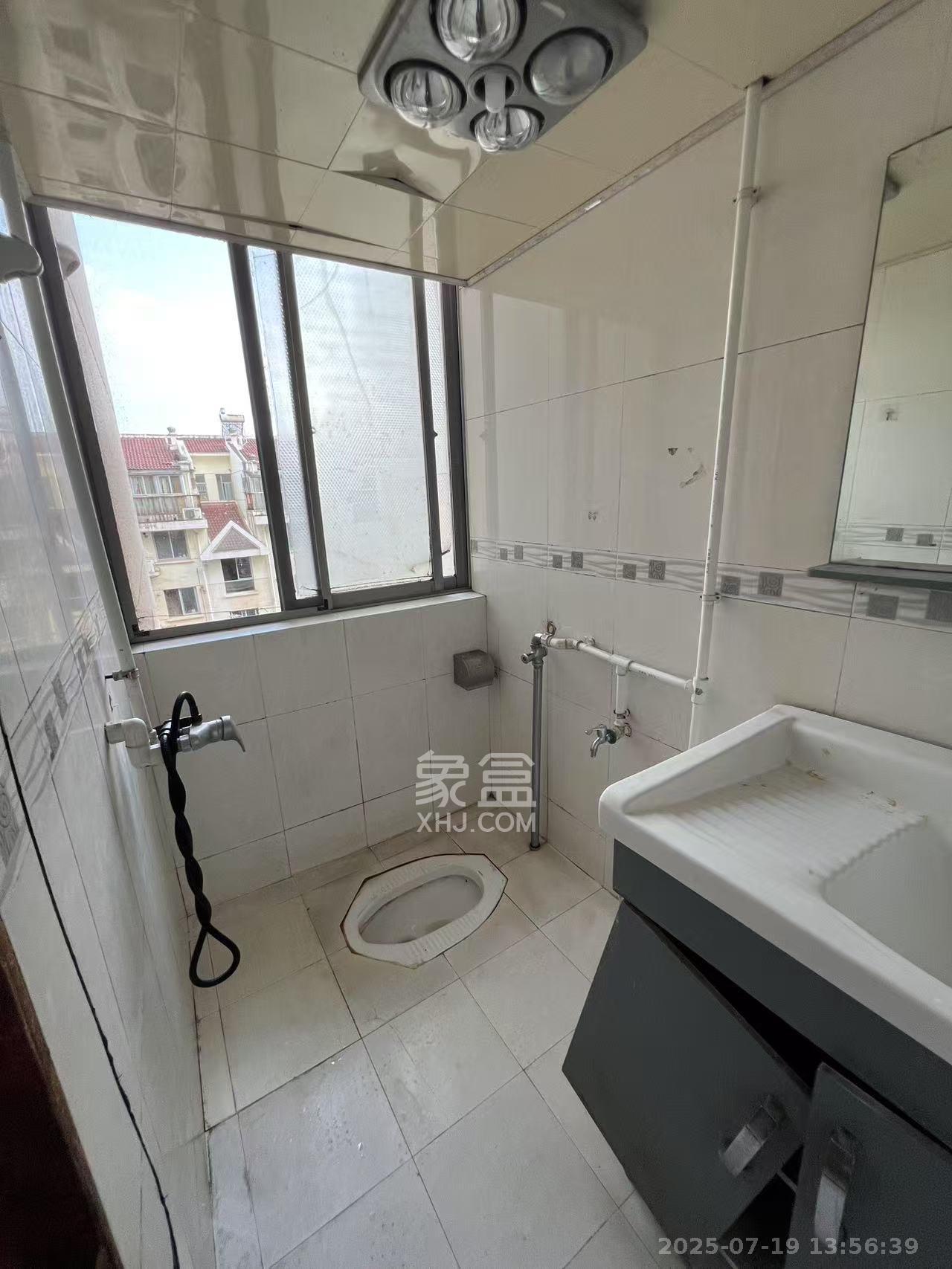 芙蓉苑 4室2厅2卫 2700.0元/月 芙蓉苑 4室2厅2卫 2700.0元/月室内图