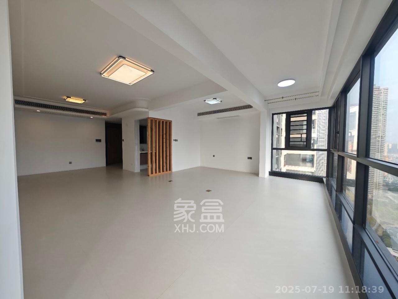 绿地V岛  2室2厅2卫    3500.0元/月室内图