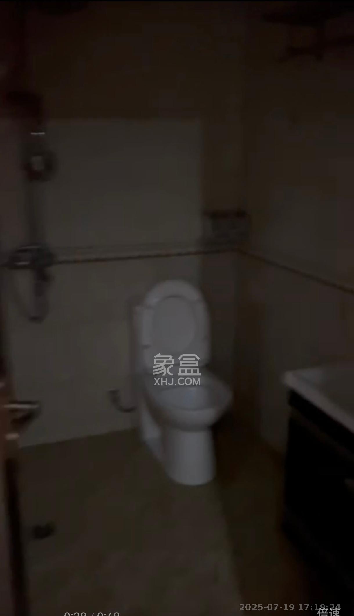 骑龙安置小区  3室2厅2卫   2400.00元/月室内图