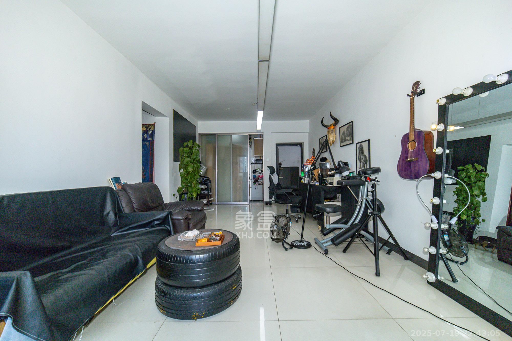 尚城 2室2厅1卫 49.8万 尚城 2室2厅1卫 49.8万客厅