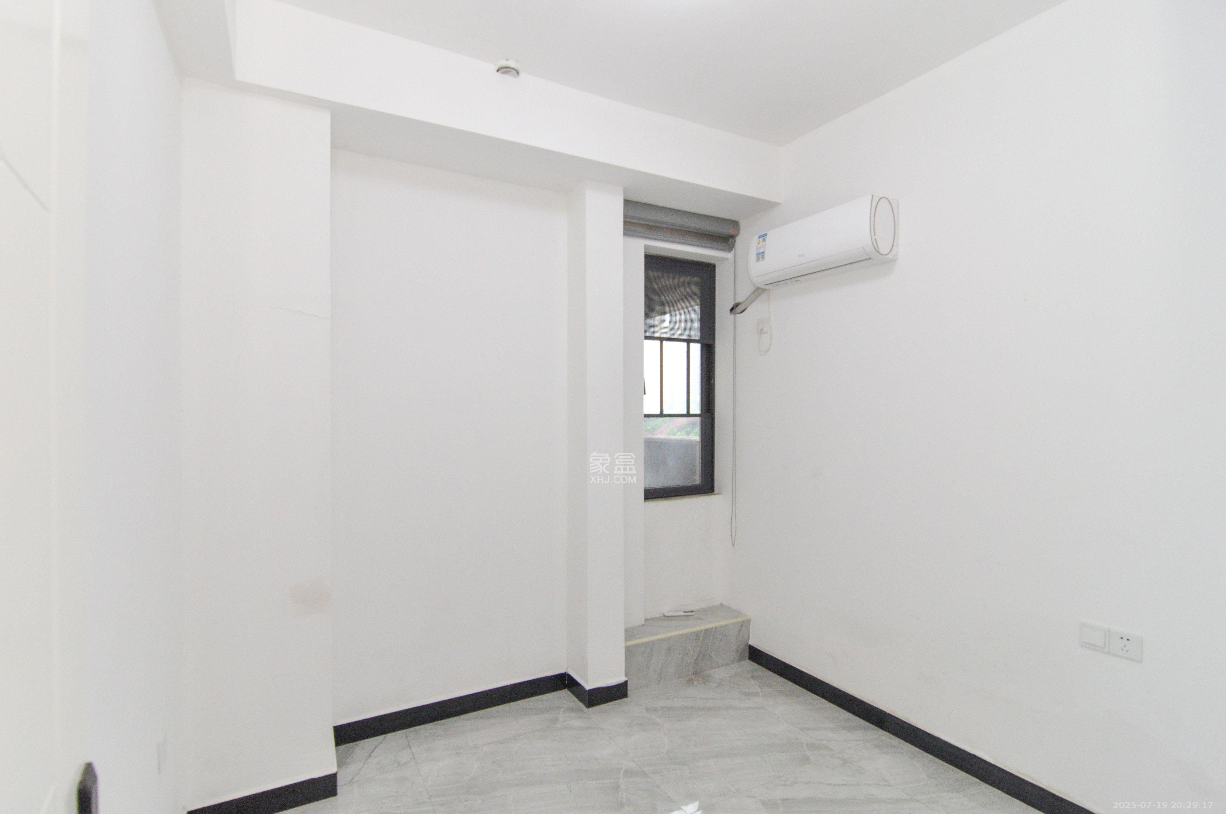 达美溪湖湾  5室2厅2卫    5000.0元/月室内图