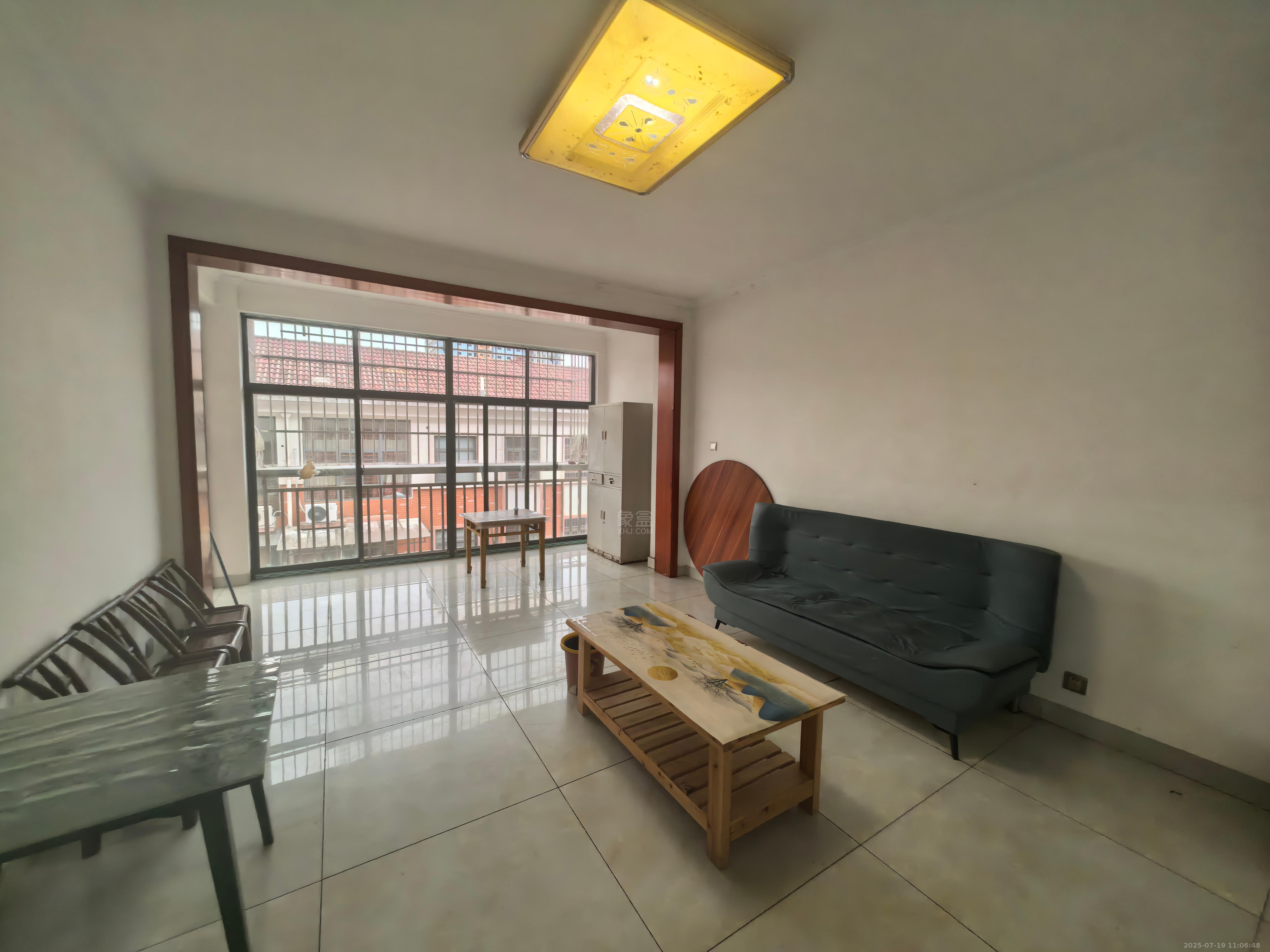 响塘安置小区  3室1厅1卫    1200.0元/月 响塘安置小区  3室1厅1卫    1200.0元/月室内图1