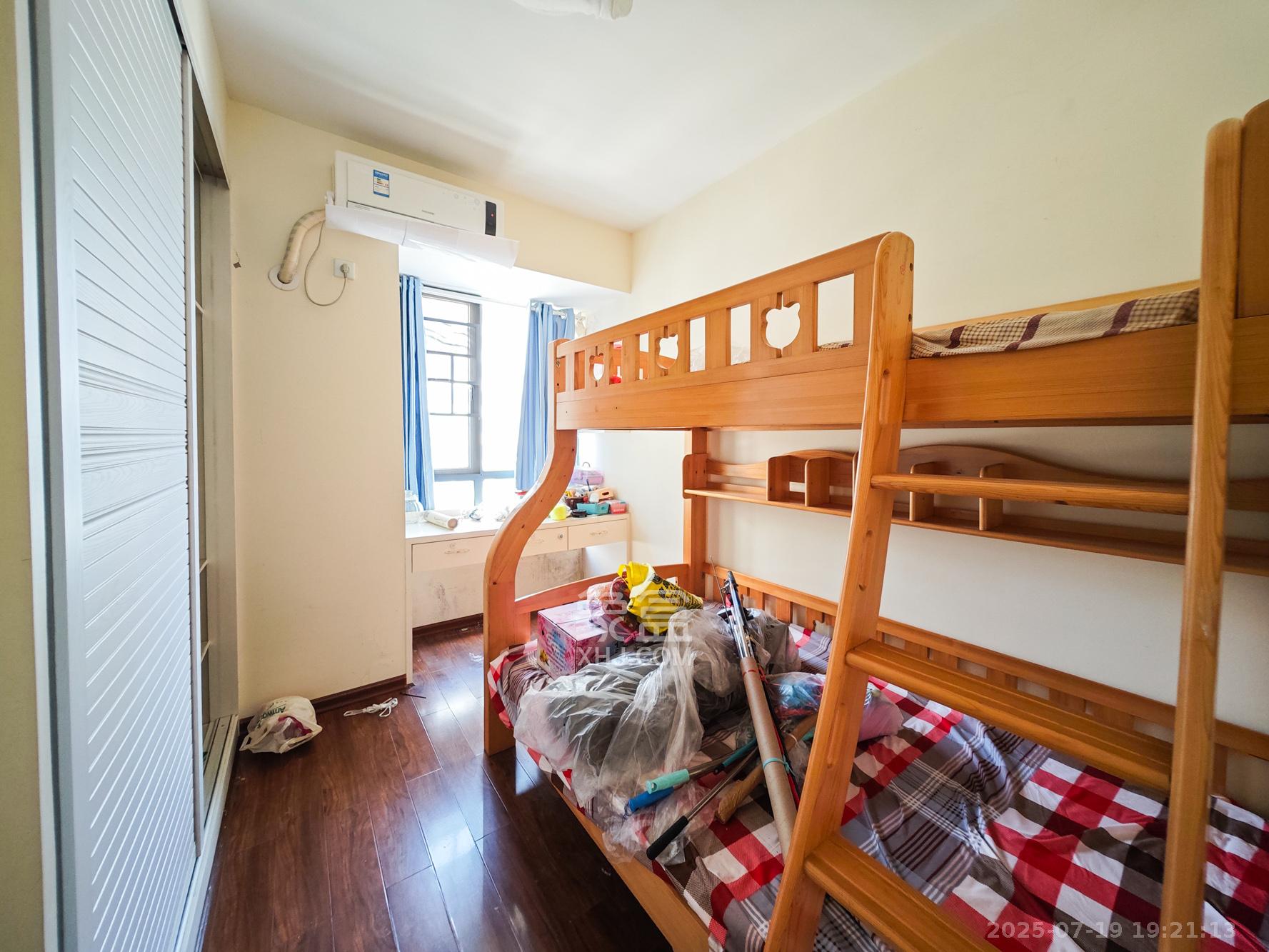 秀峰景园（领秀峰）  3室2厅2卫    75.0万卧室