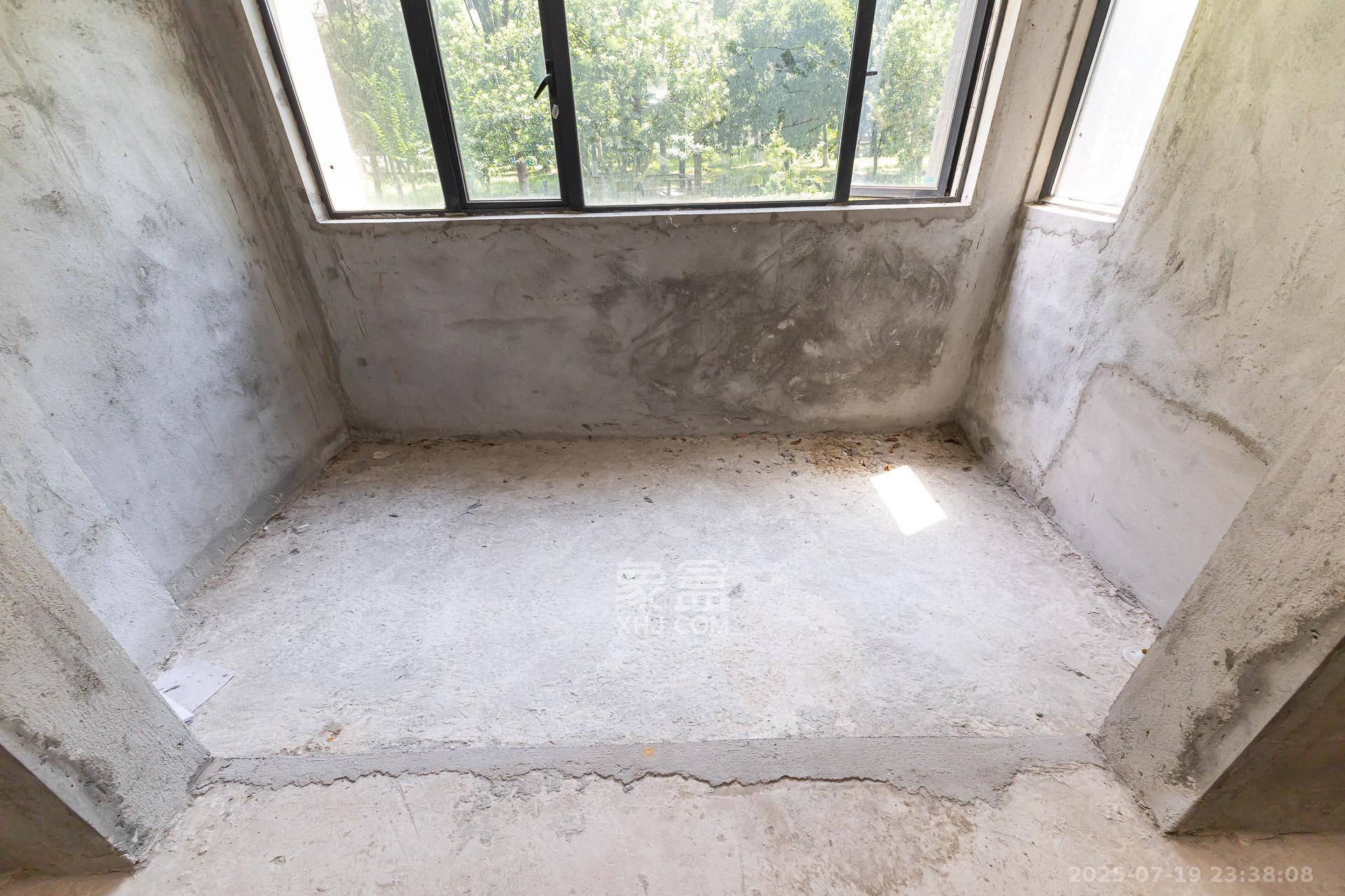 金湘苑(星澜之悦) 4室2厅1卫 136.8万 金湘苑(星澜之悦) 4室2厅1卫 136.8万阳台