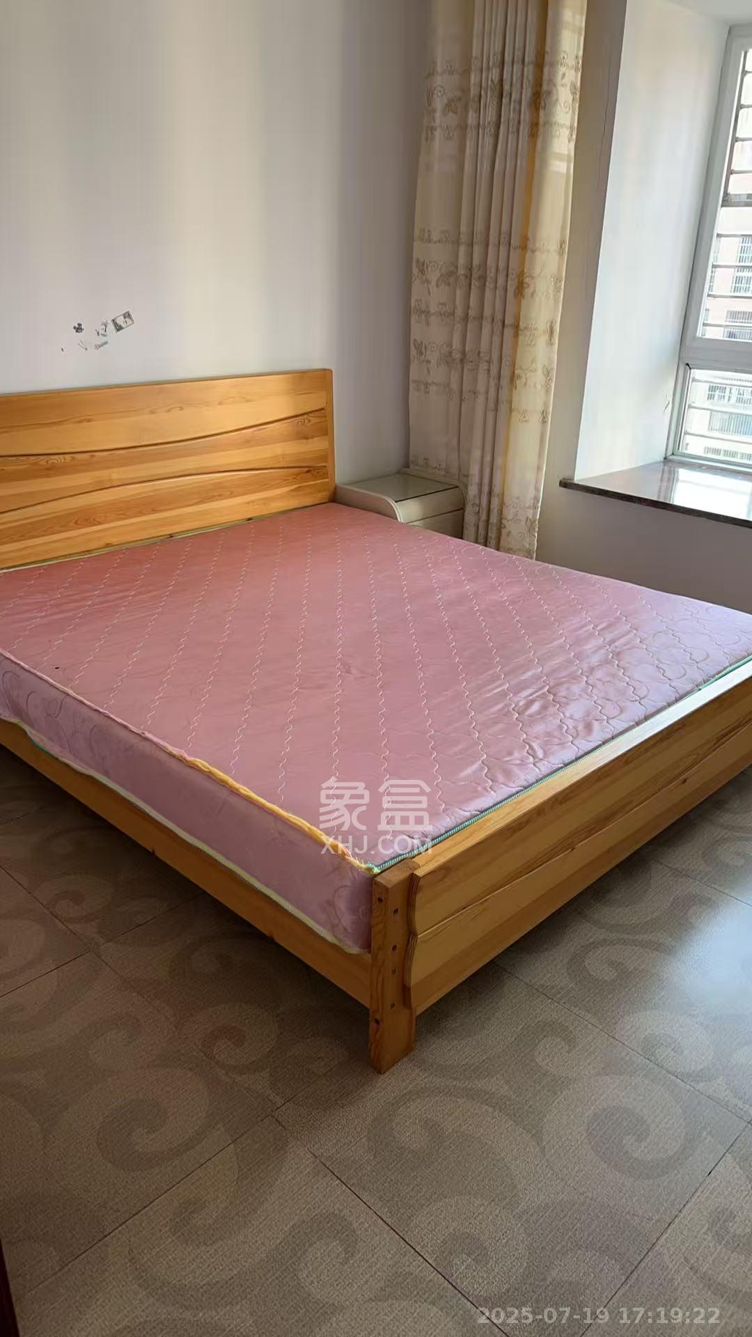 骑龙安置小区  3室2厅2卫   2400.00元/月室内图