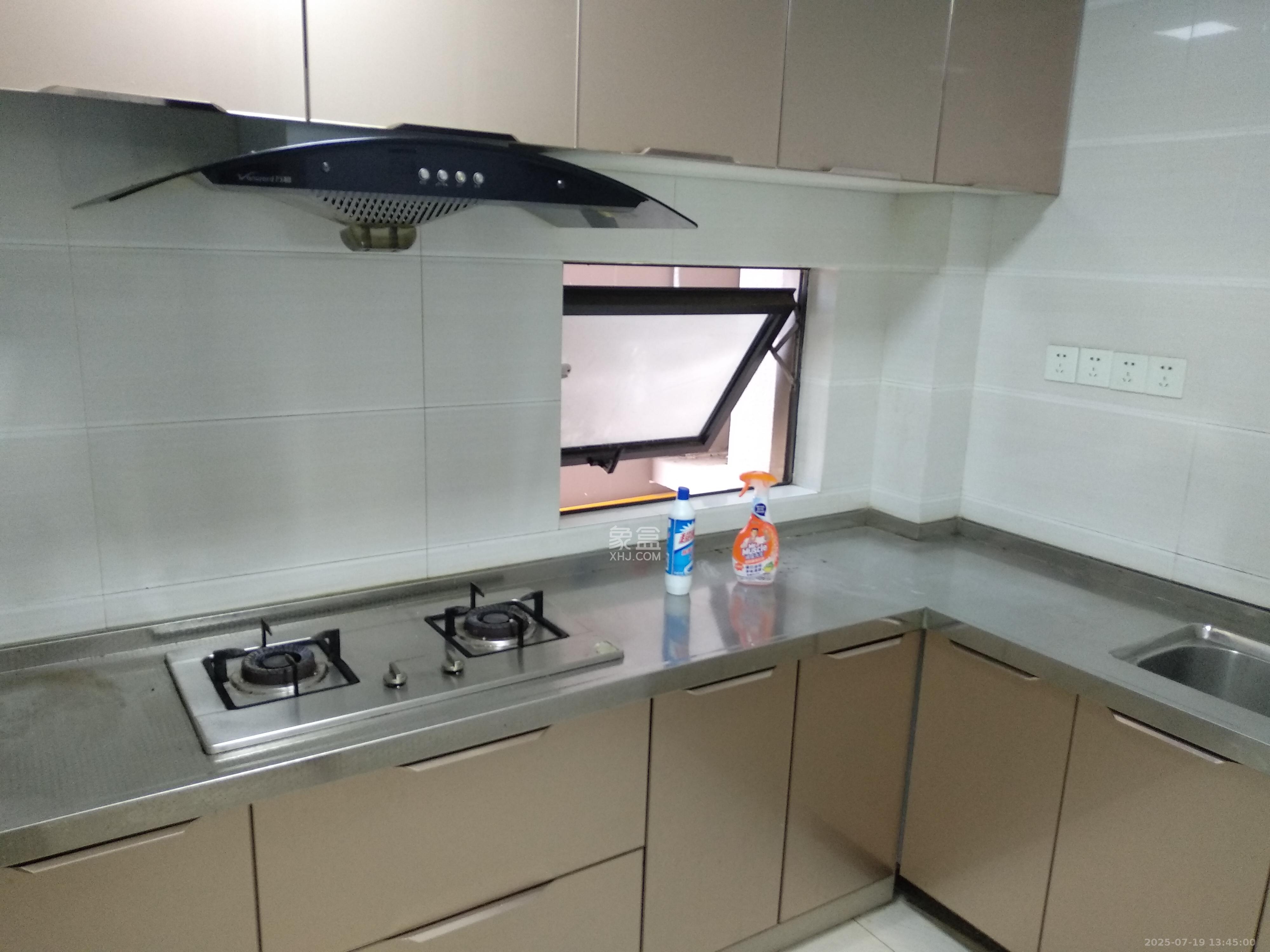 汇金城/嘉华城(二期、三期) 3室2厅1卫 2500.0元/月 汇金城/嘉华城(二期、三期) 3室2厅1卫 2500.0元/月室内图