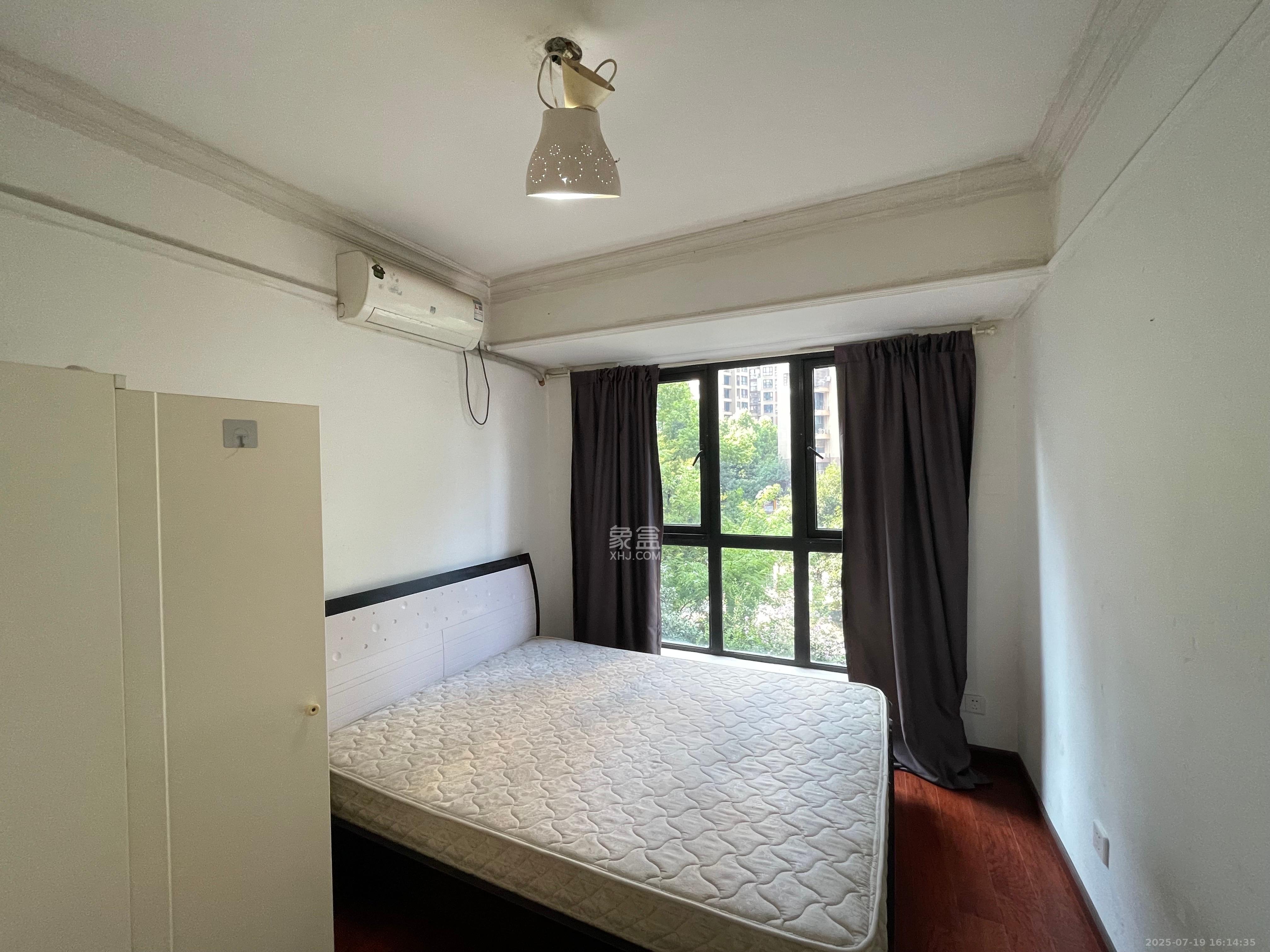 阿普阿布 4室2厅2卫 3300.0元/月 阿普阿布 4室2厅2卫 3300.0元/月室内图