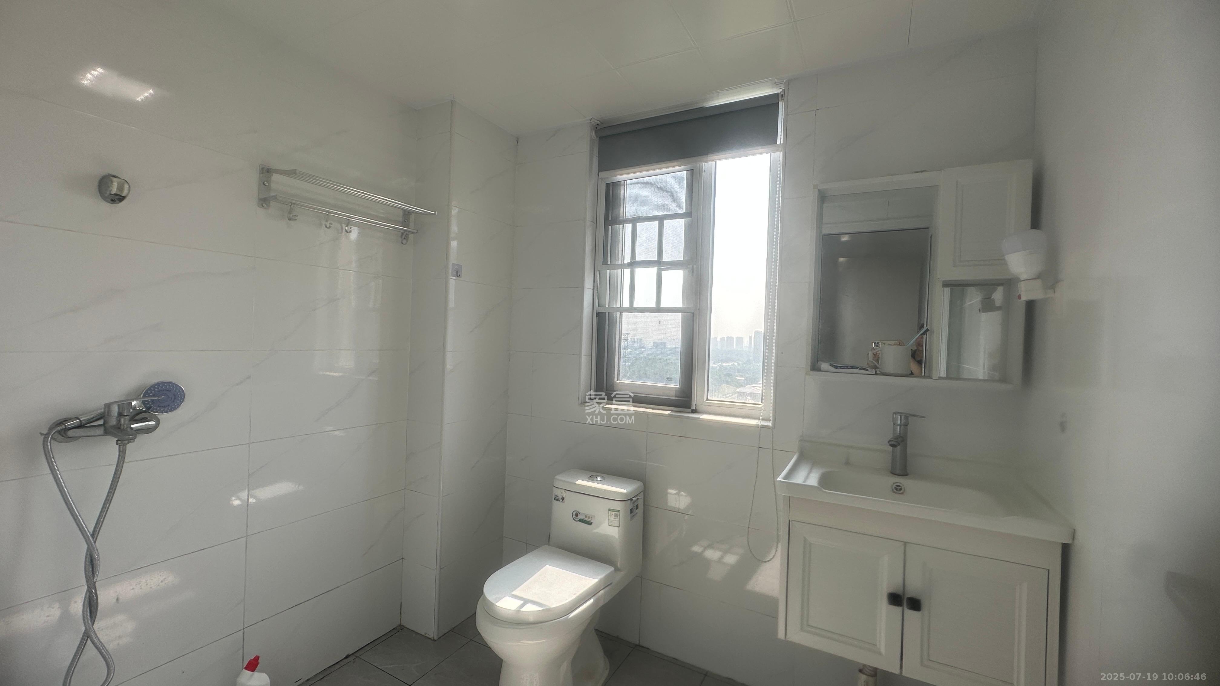 富兴悦府(富兴学府名邸) 4室2厅1卫 2000.0元/月 富兴悦府(富兴学府名邸) 4室2厅1卫 2000.0元/月室内图