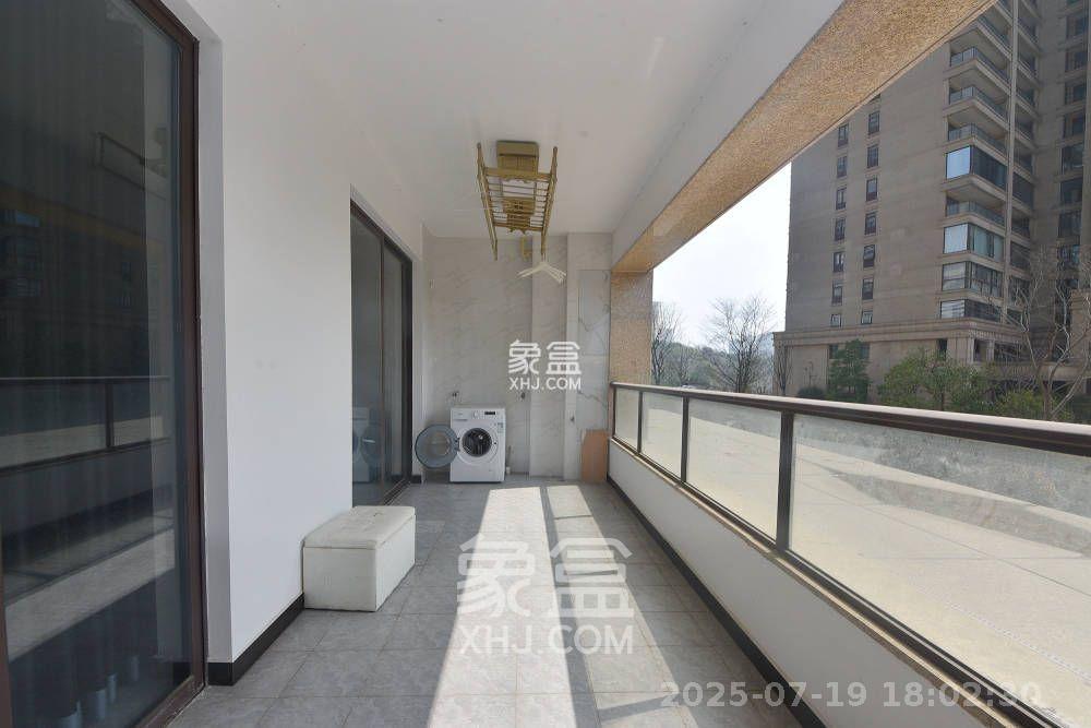 中建江山壹号  4室2厅2卫   7700.00元/月室内图