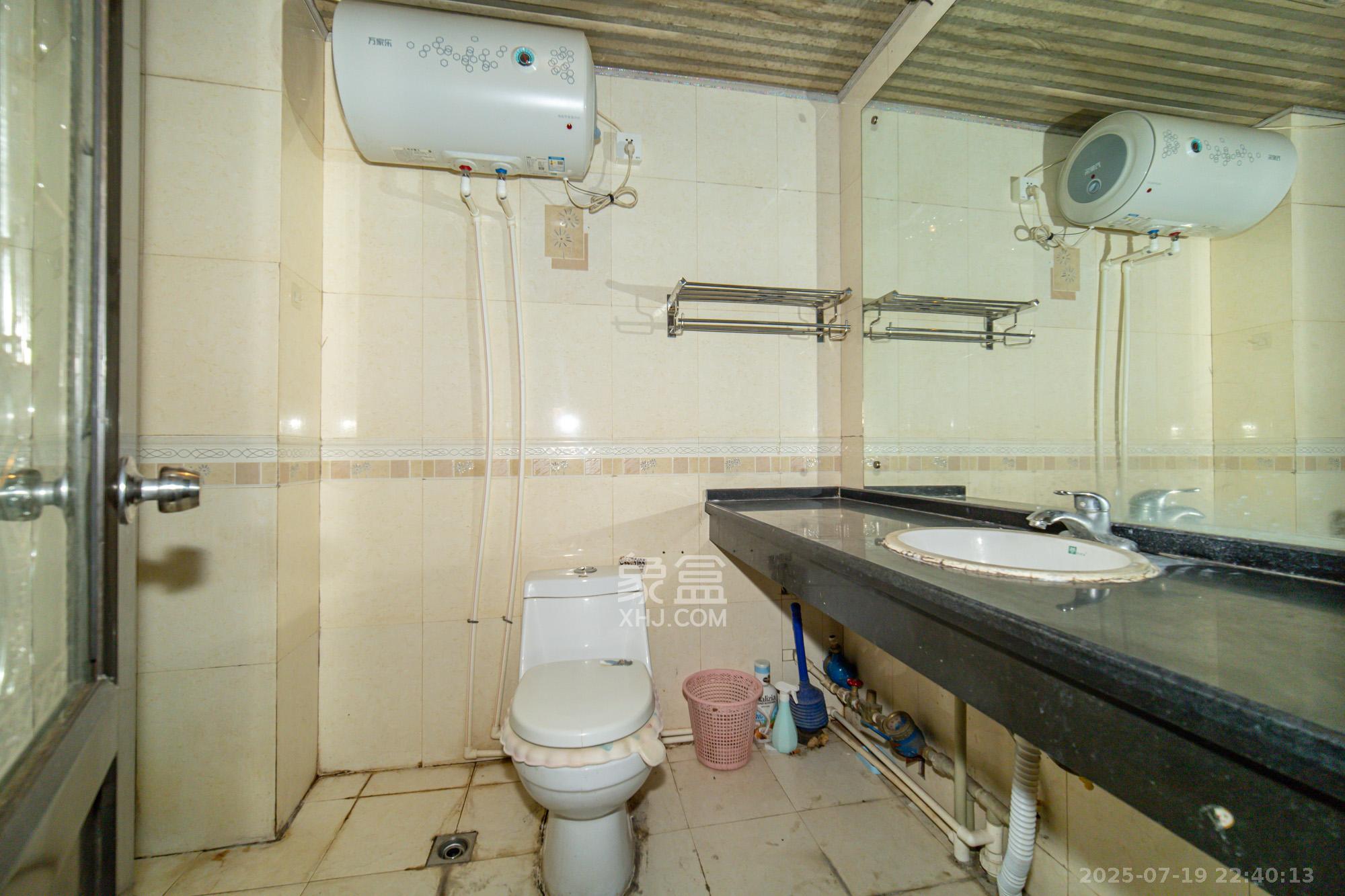 明城公寓 1室1厅1卫 18.8万 明城公寓 1室1厅1卫 18.8万卫生间