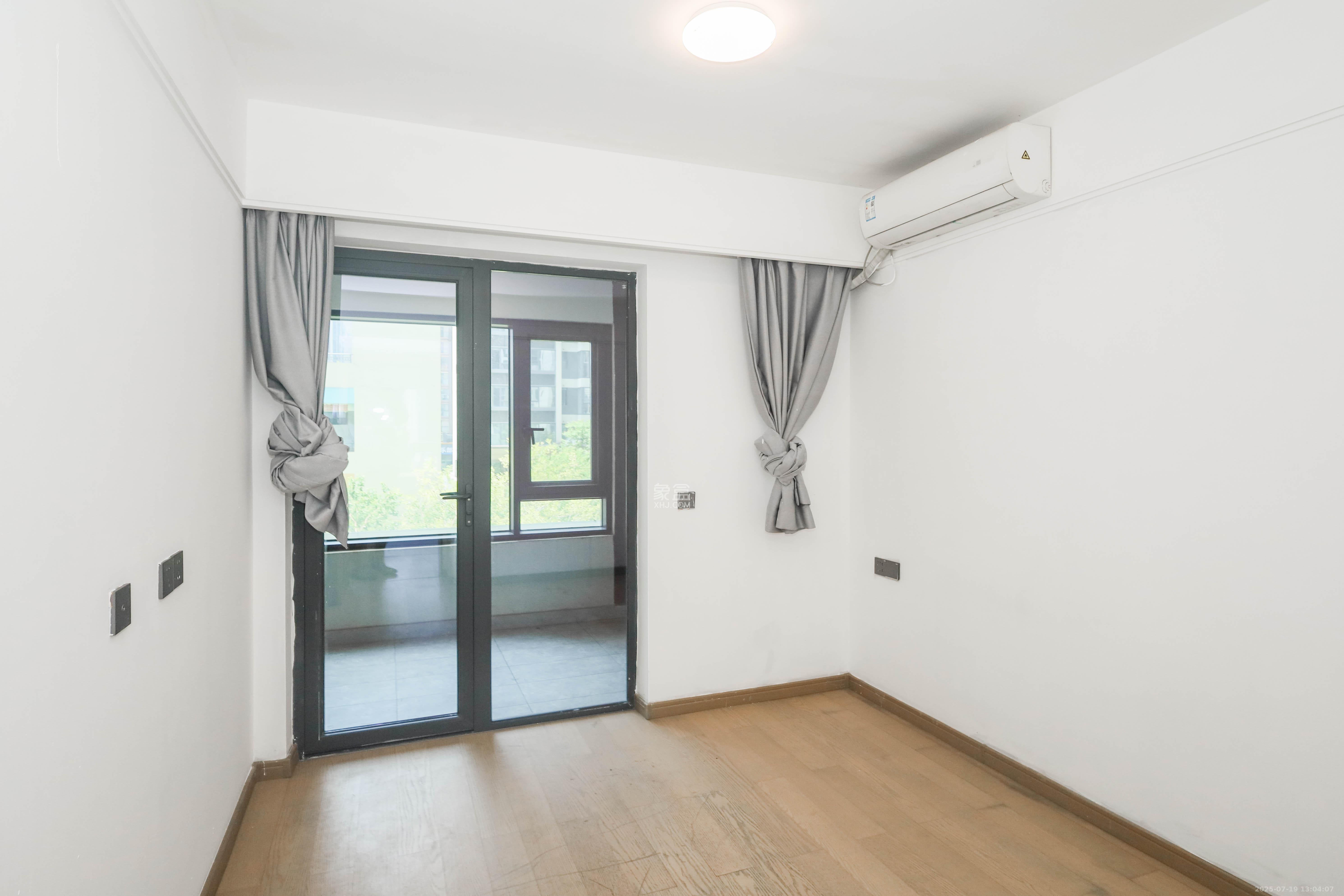 爱家当代境 4室2厅2卫 170.0万 爱家当代境 4室2厅2卫 170.0万卧室