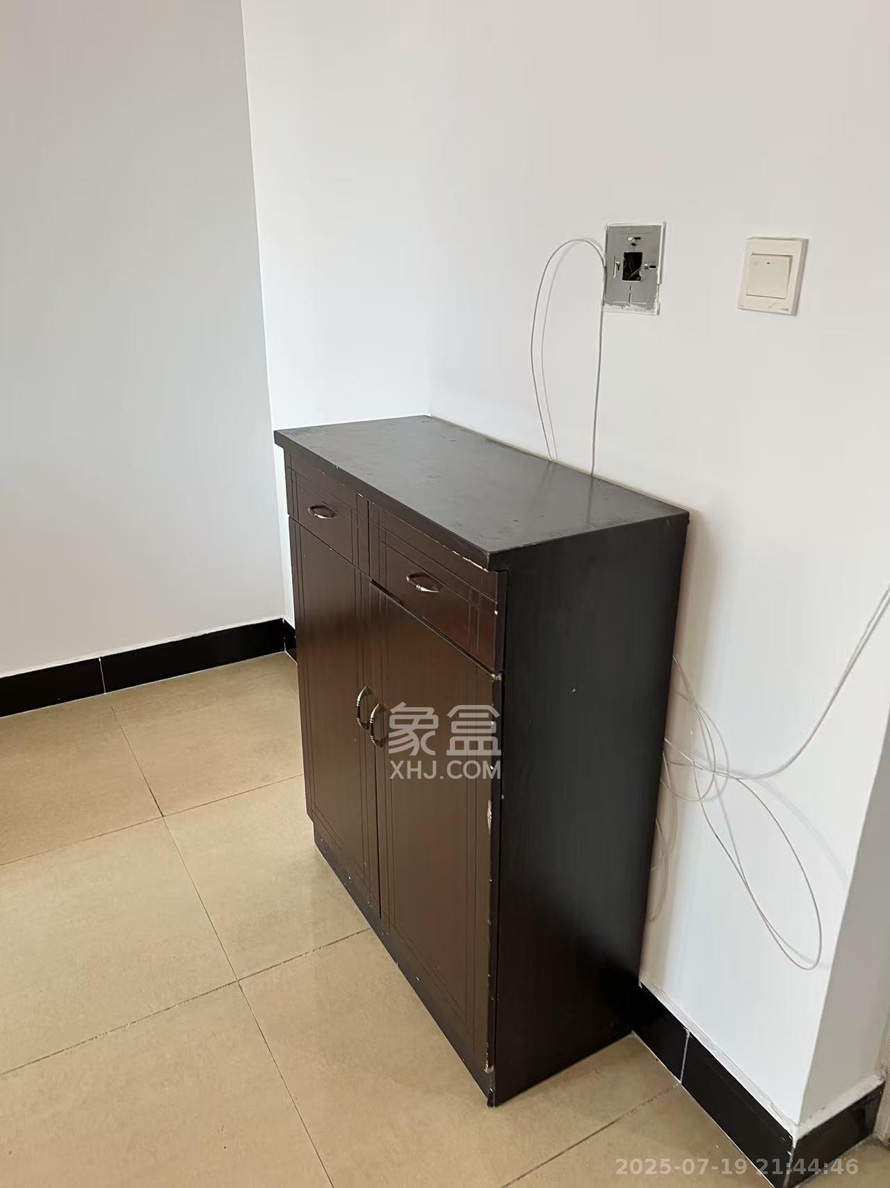 中天广场  1室1厅1卫    2200.0元/月 中天广场  1室1厅1卫    2200.0元/月室内图