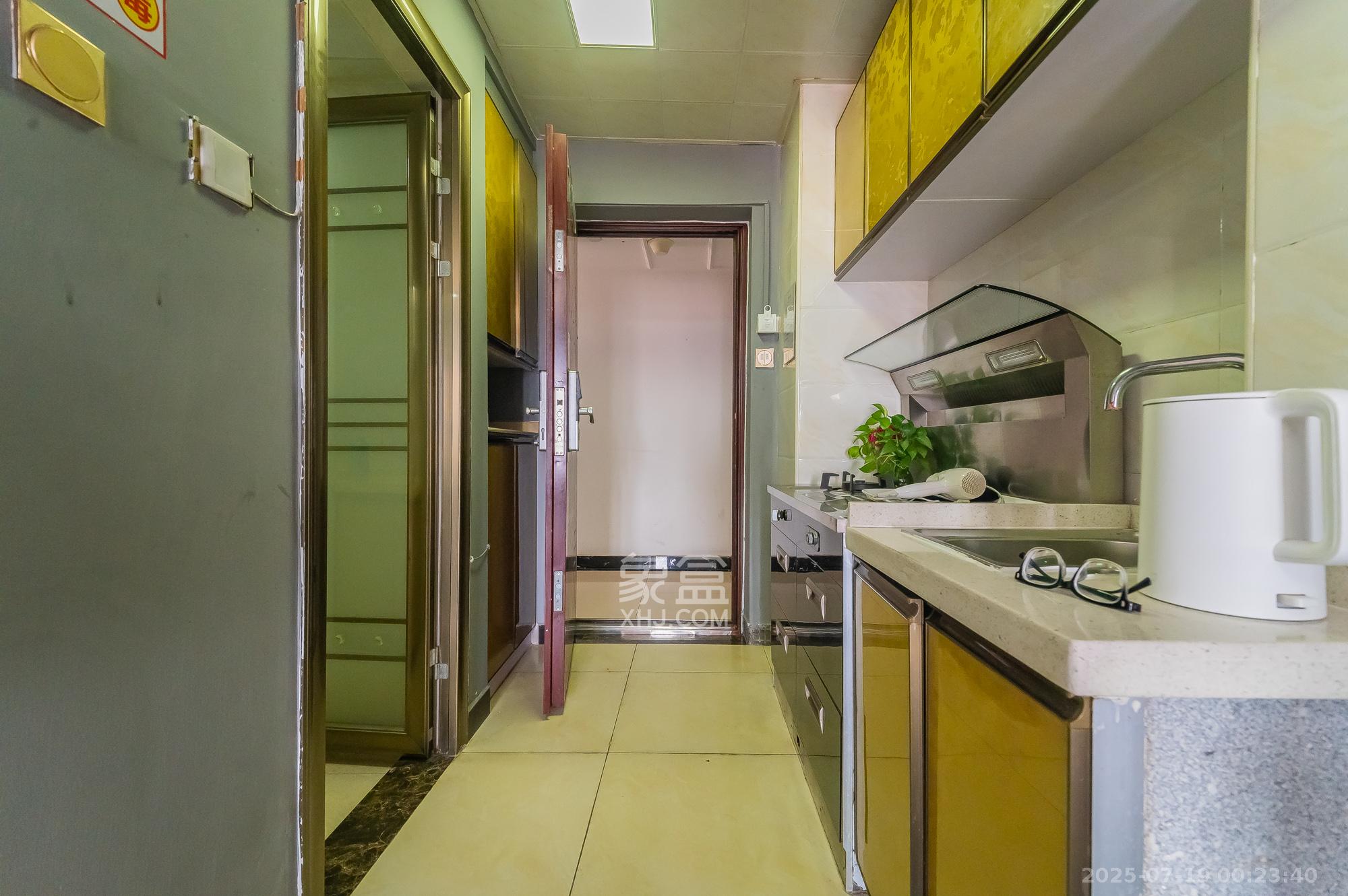 华润五彩城  1室1厅1卫    19.3万 华润五彩城  1室1厅1卫    19.3万厨房