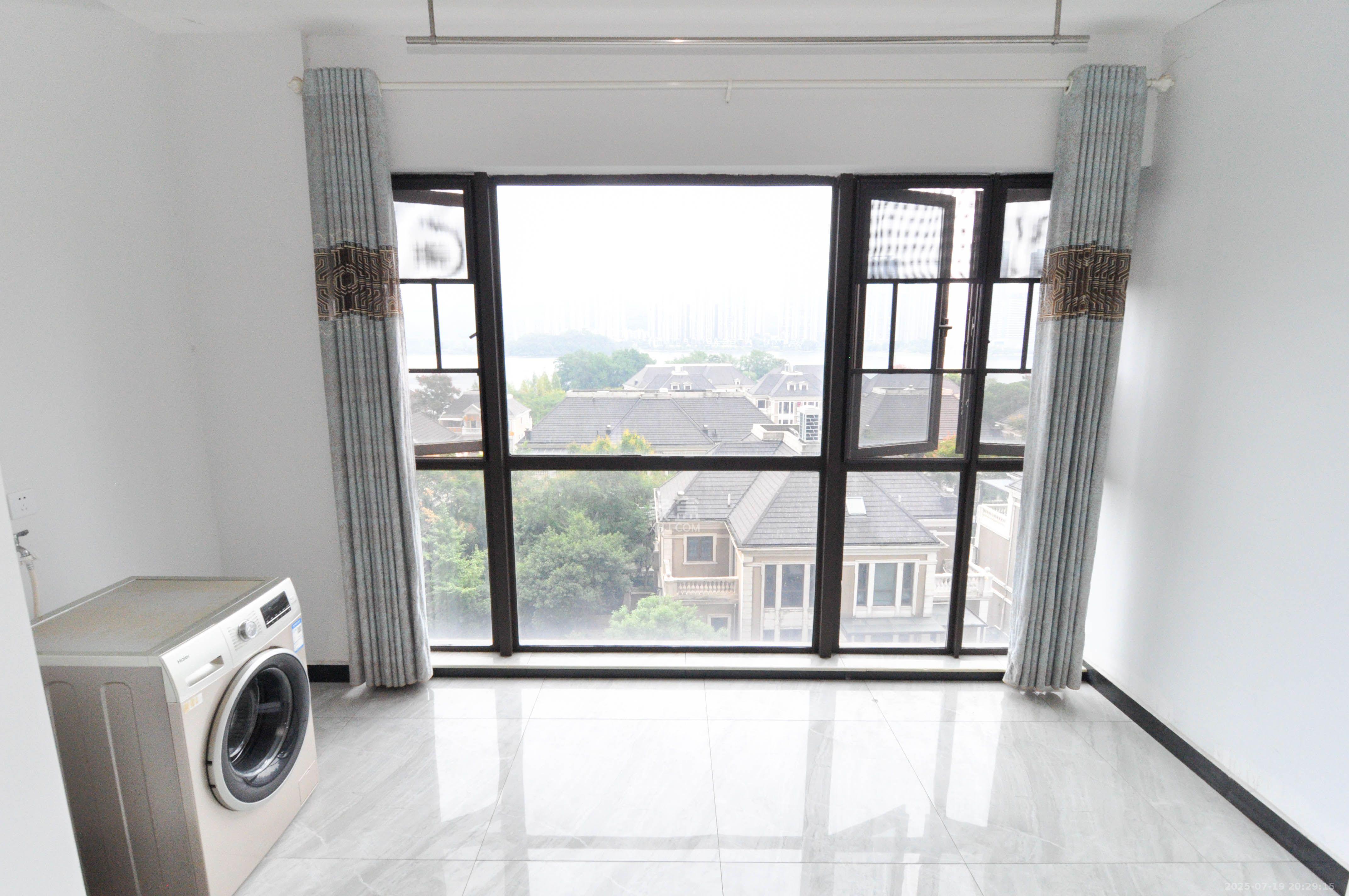 达美溪湖湾  5室2厅2卫    5000.0元/月室内图