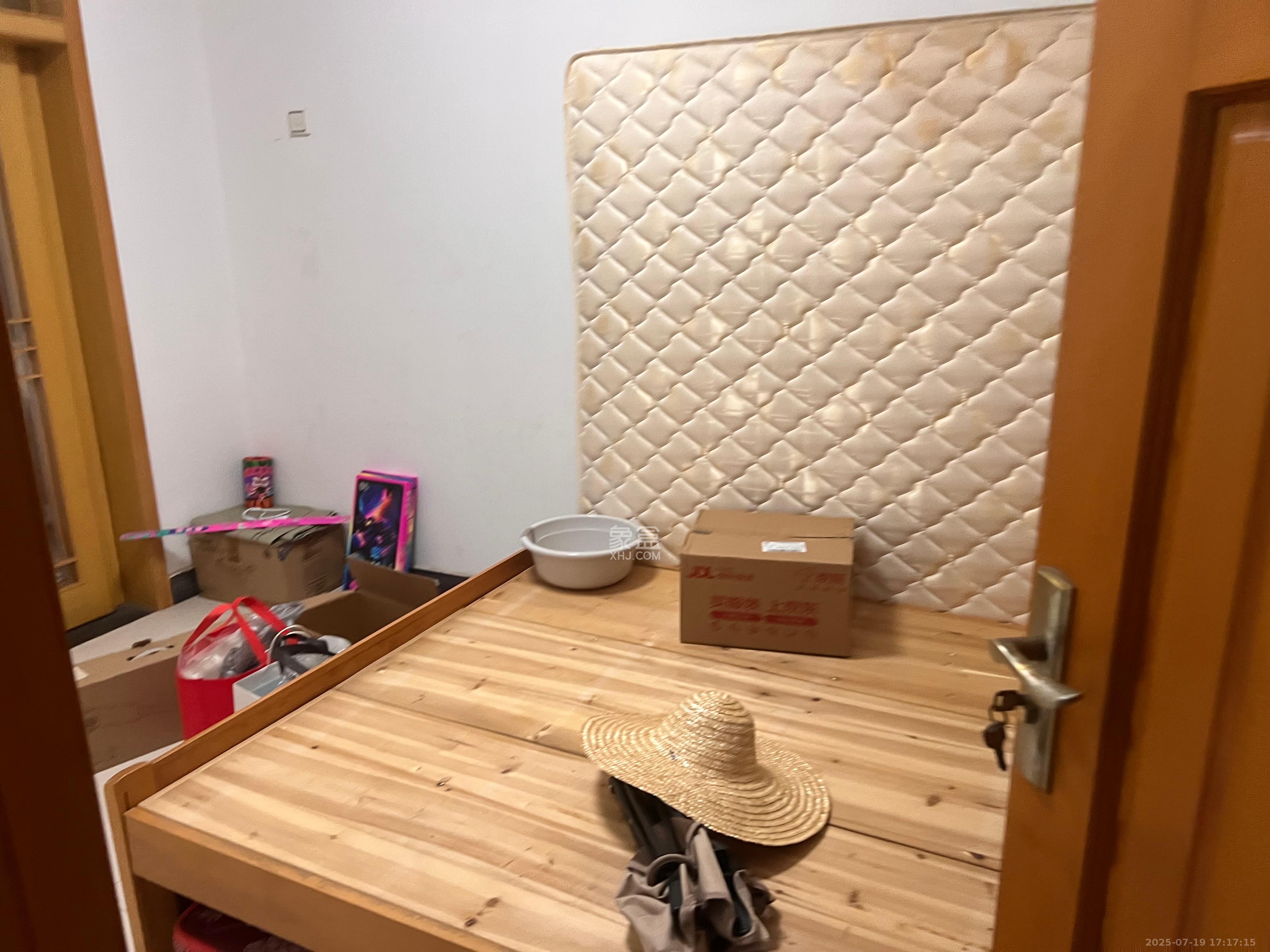 金麓西岸和苑  1室0厅0卫    2000.0元/月室内图