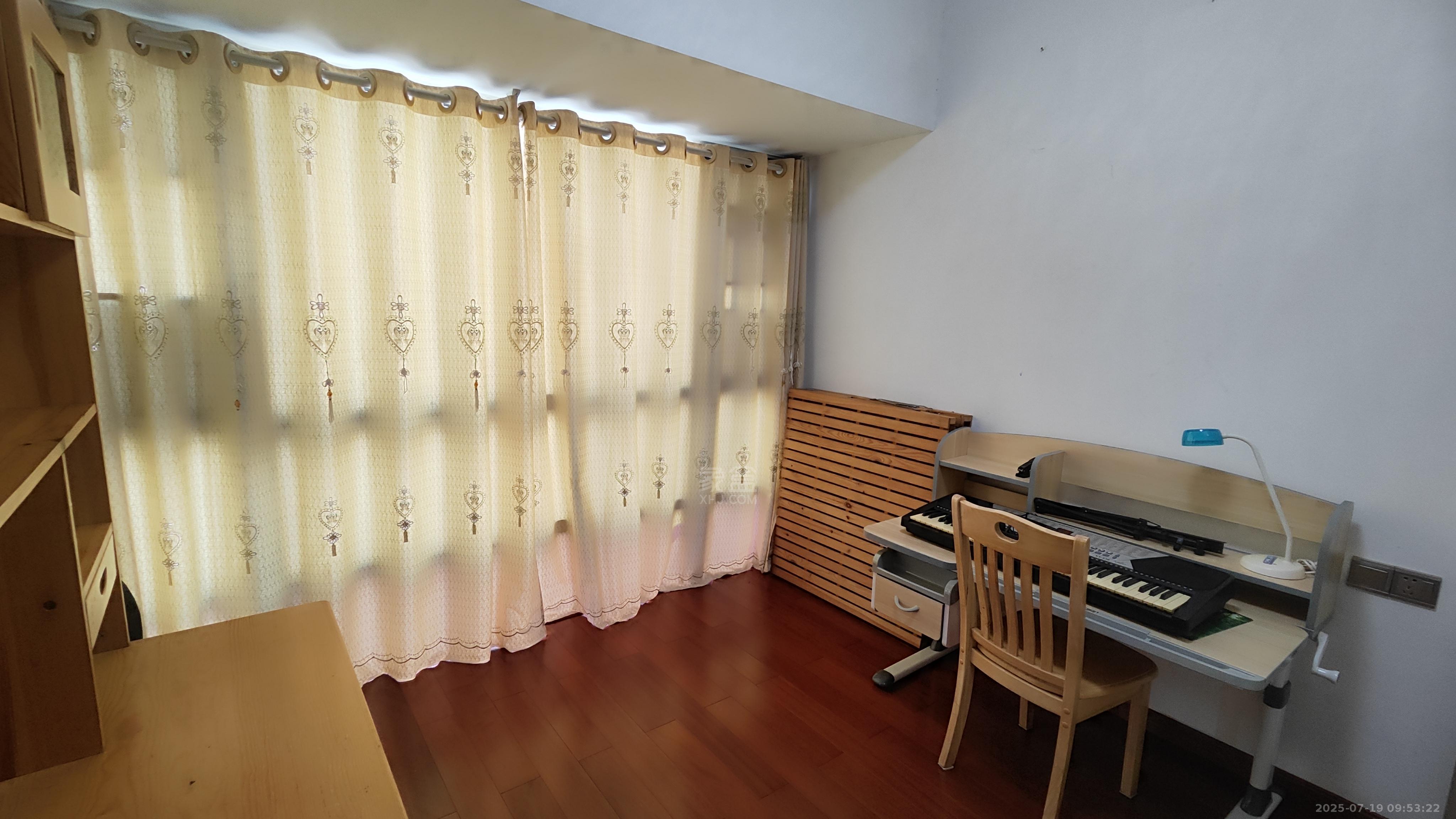 美的城一期  3室2厅2卫   1700.00元/月室内图