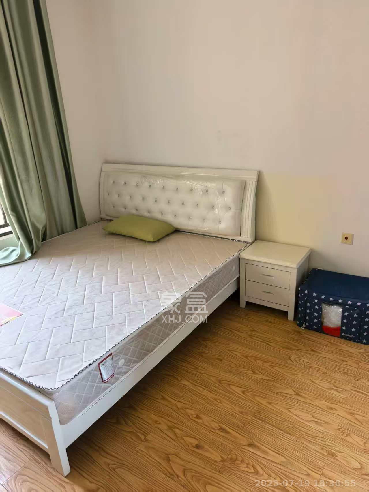 金茂梅溪湖 3室2厅1卫 2500.0元/月 金茂梅溪湖 3室2厅1卫 2500.0元/月室内图