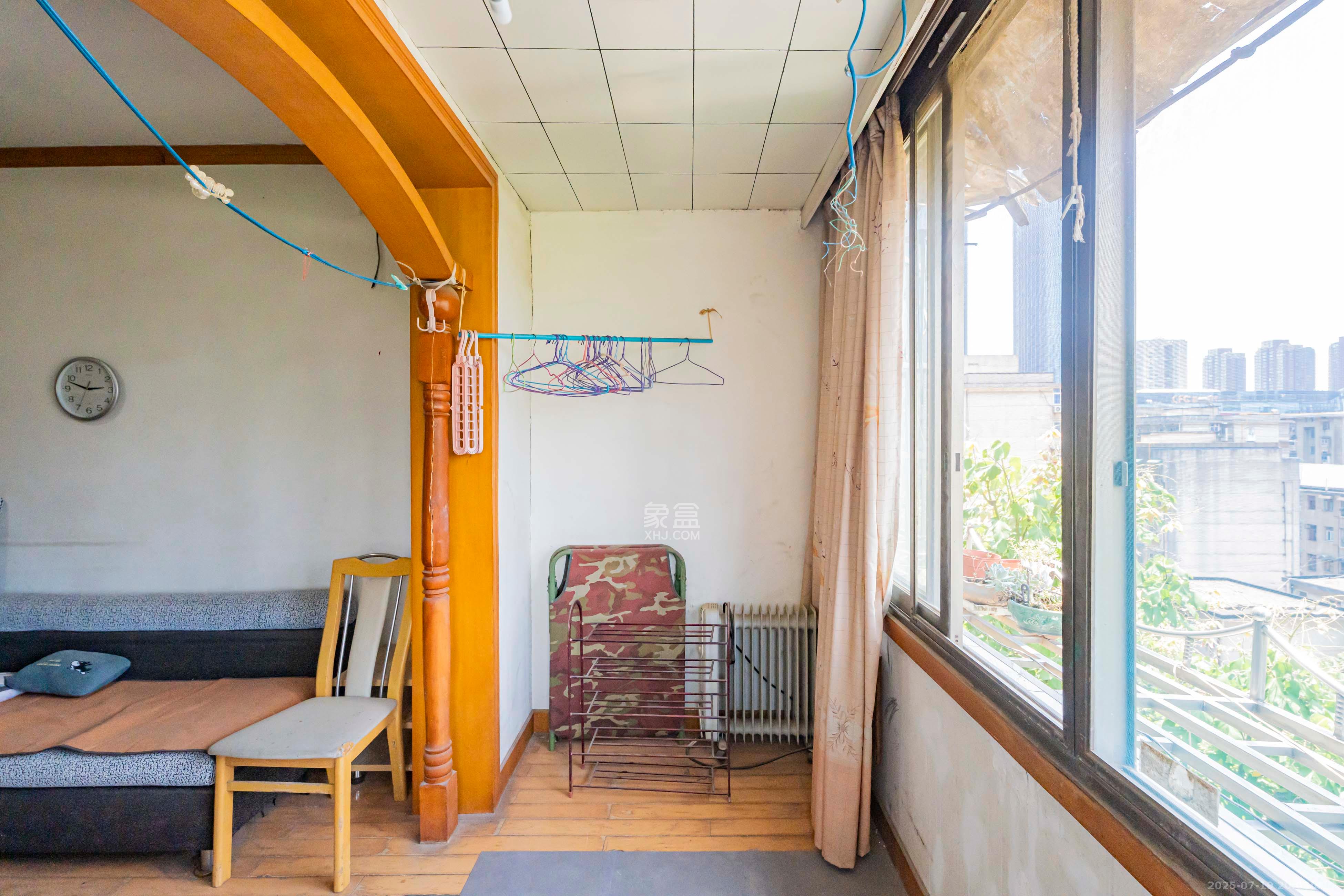 省卫生厅宿舍  3室2厅1卫    60.0万阳台