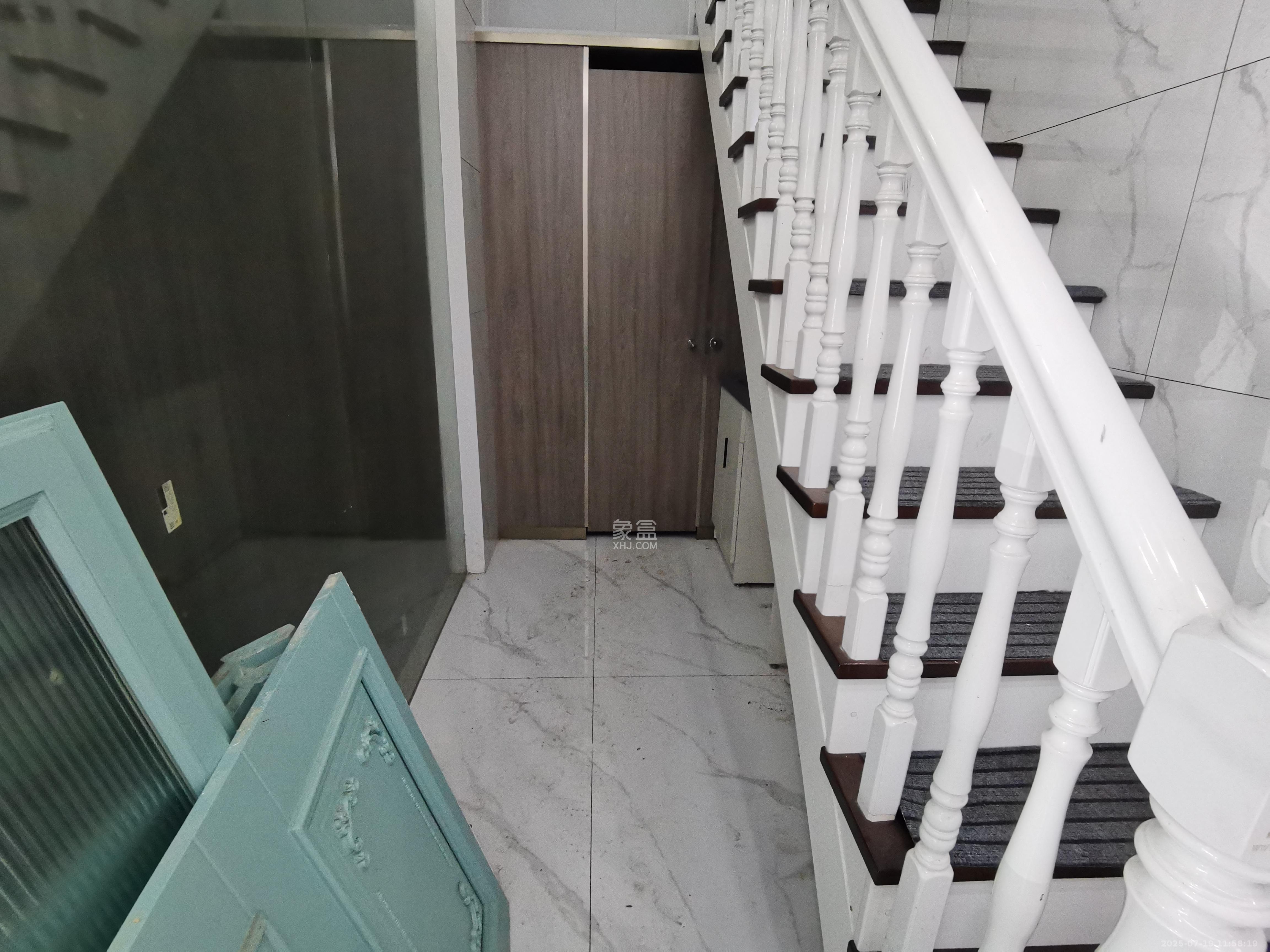 马王堆陶瓷建材新城  3室2厅1卫   18000.00元/月室内图