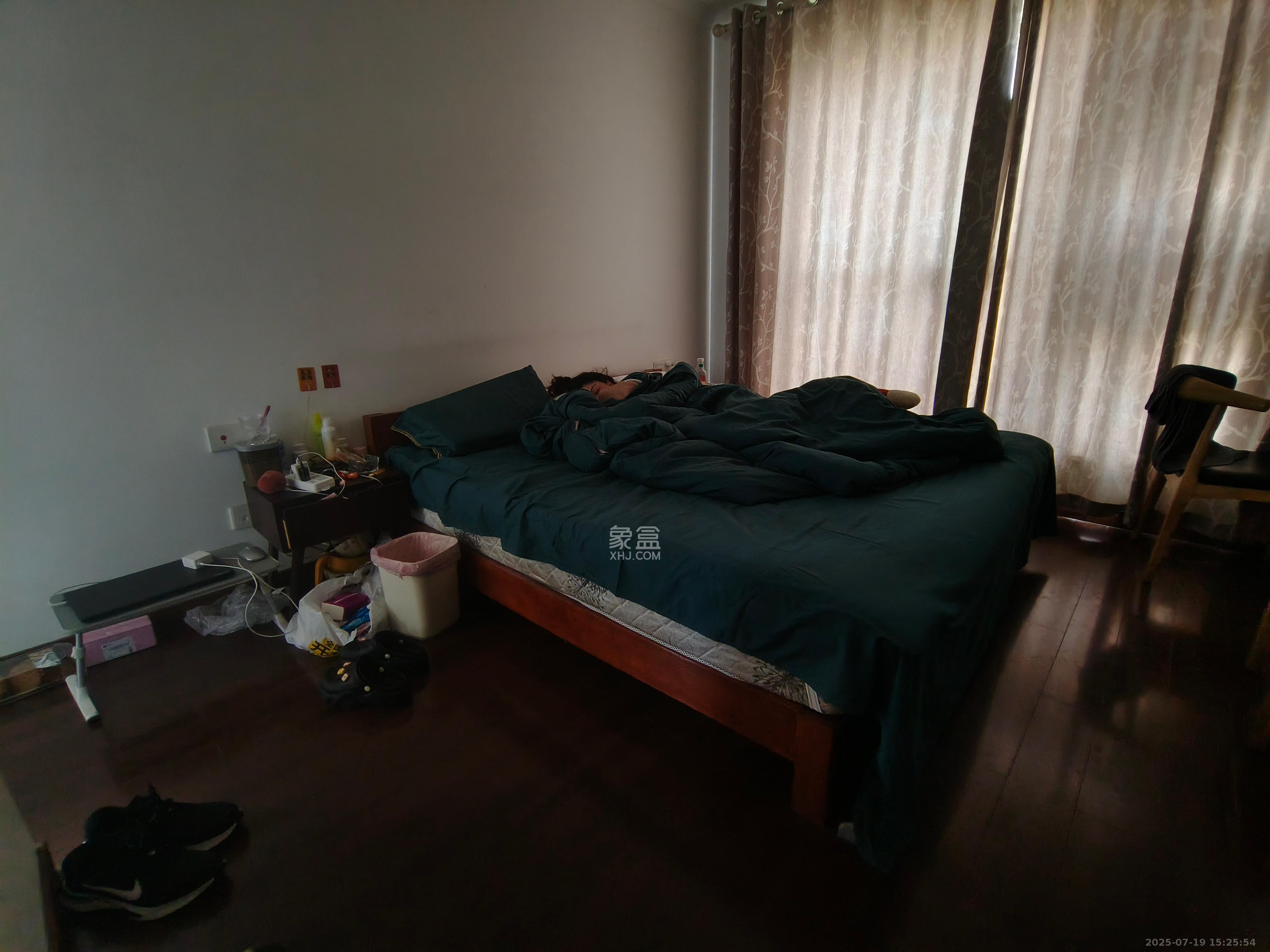万科里金域滨江  4室2厅2卫   3900.00元/月室内图