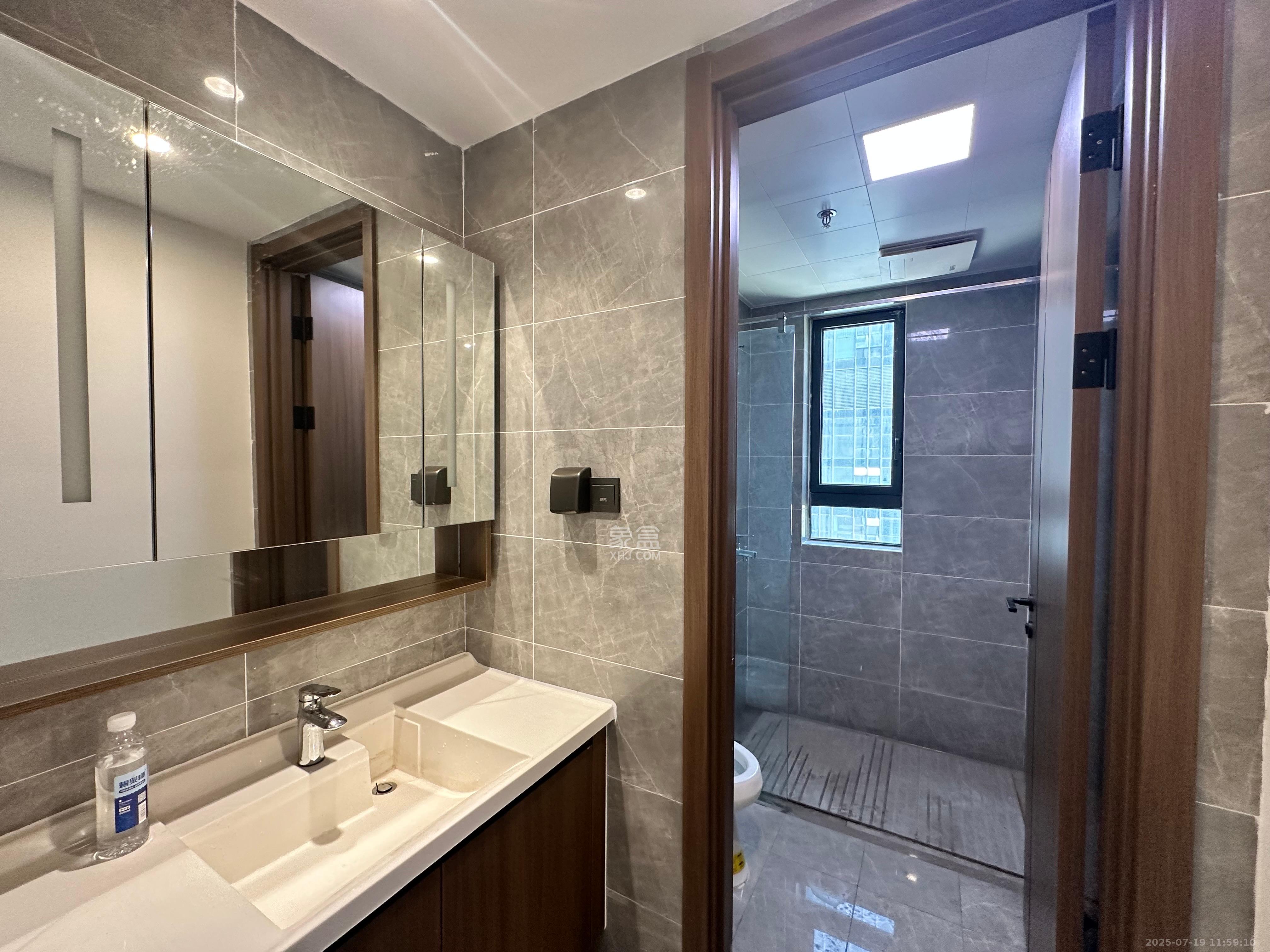 卓越中寰  4室2厅2卫    5800.0元/月 卓越中寰  4室2厅2卫    5800.0元/月室内图