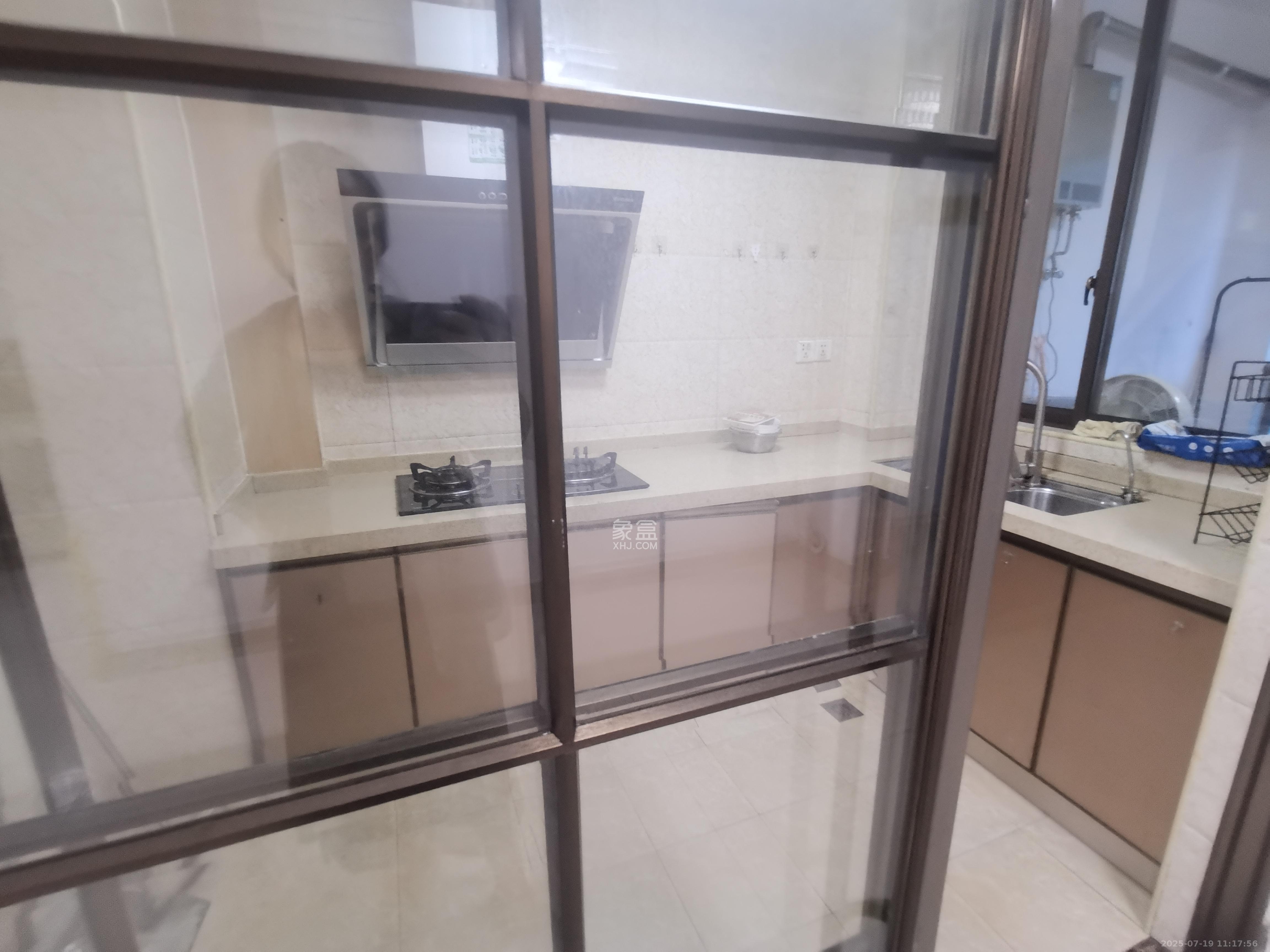 天下一家 2室2厅1卫 2300.0元/月 天下一家 2室2厅1卫 2300.0元/月室内图