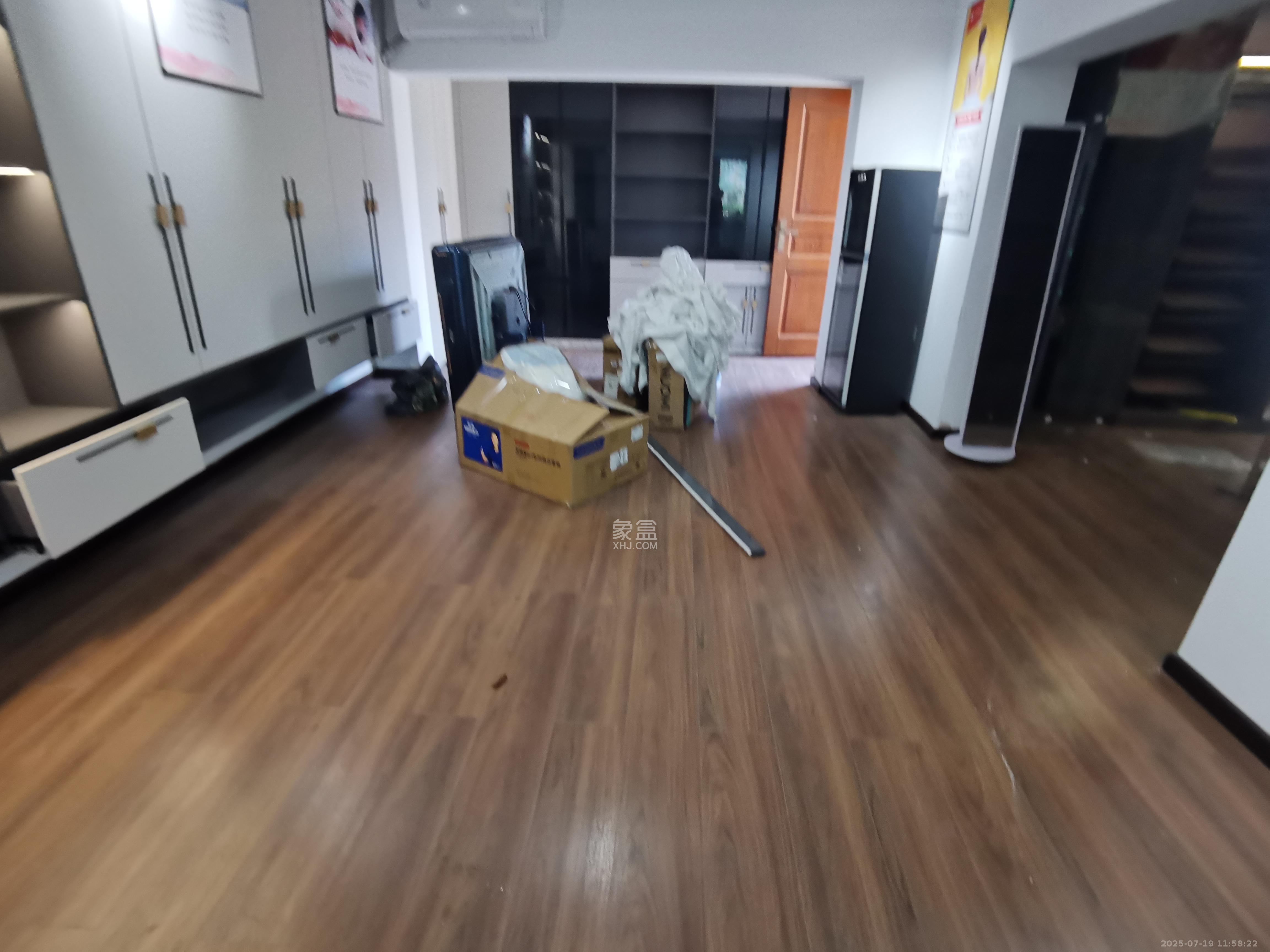 马王堆陶瓷建材新城  3室2厅1卫    18000.0元/月 马王堆陶瓷建材新城  3室2厅1卫    18000.0元/月室内图