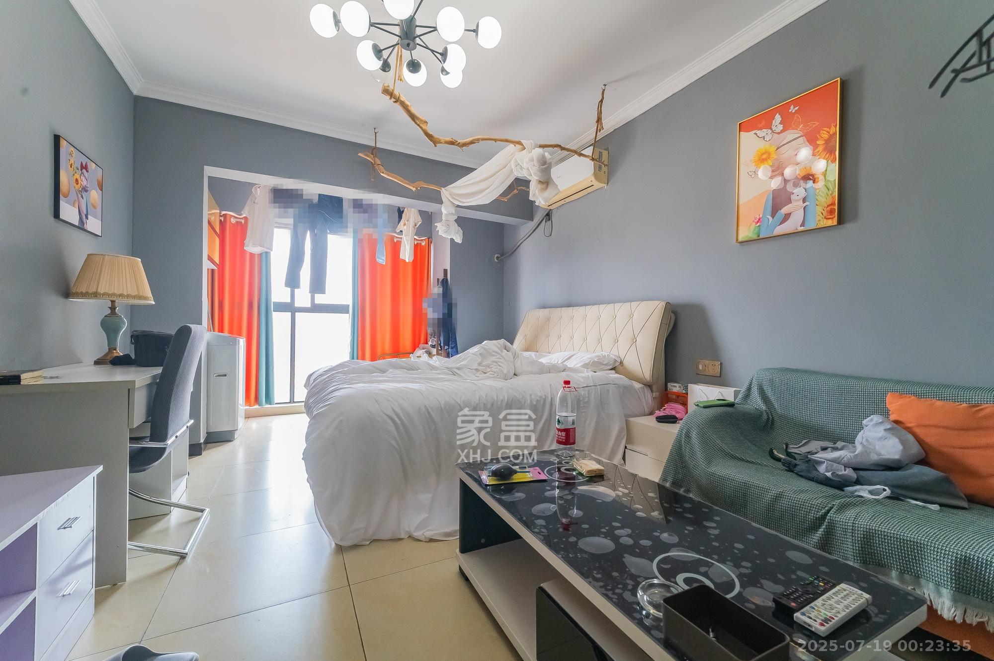 华润五彩城  1室1厅1卫    19.3万 华润五彩城  1室1厅1卫    19.3万客厅