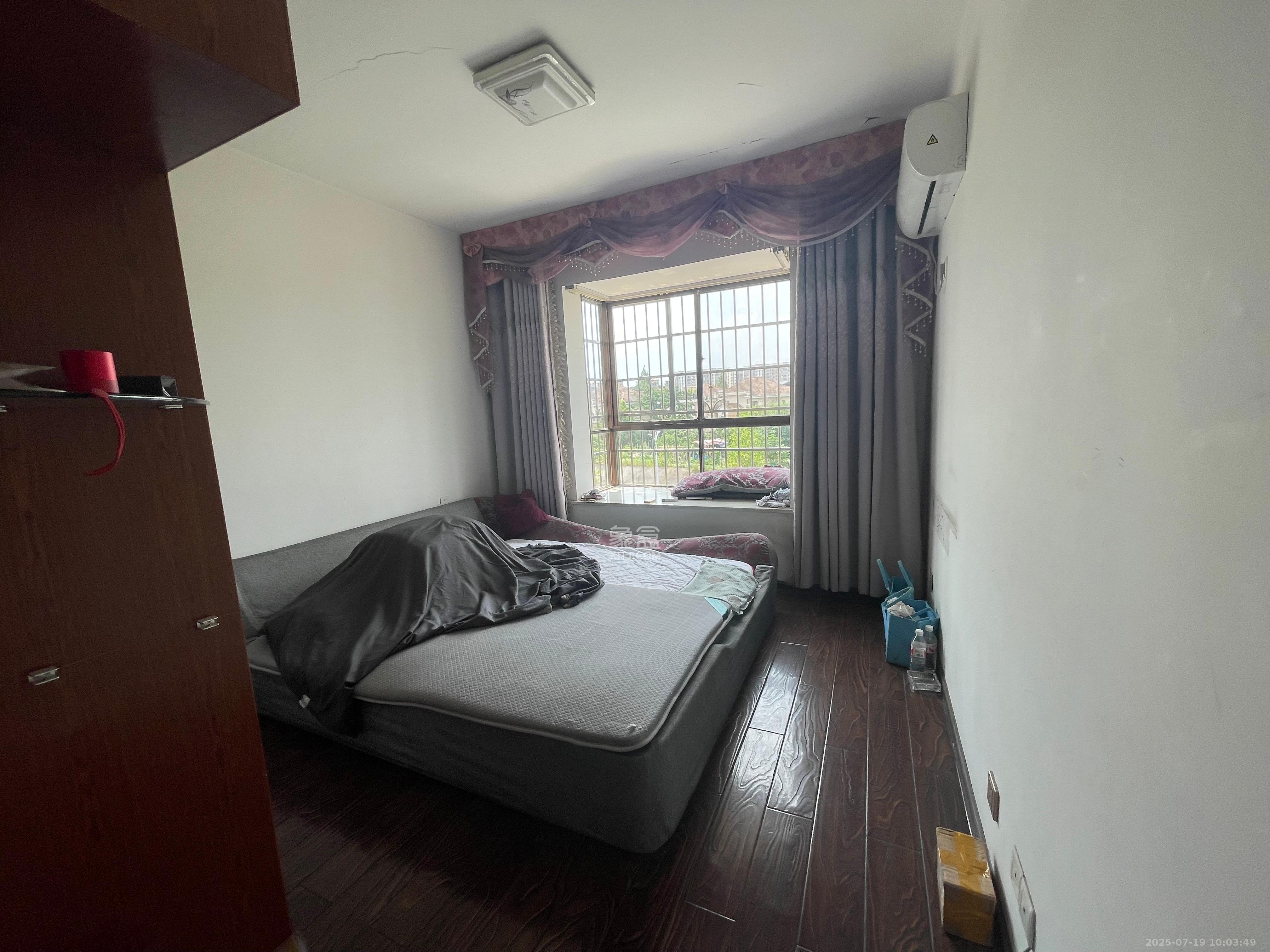 新路小区  3室2厅2卫   1800.00元/月室内图
