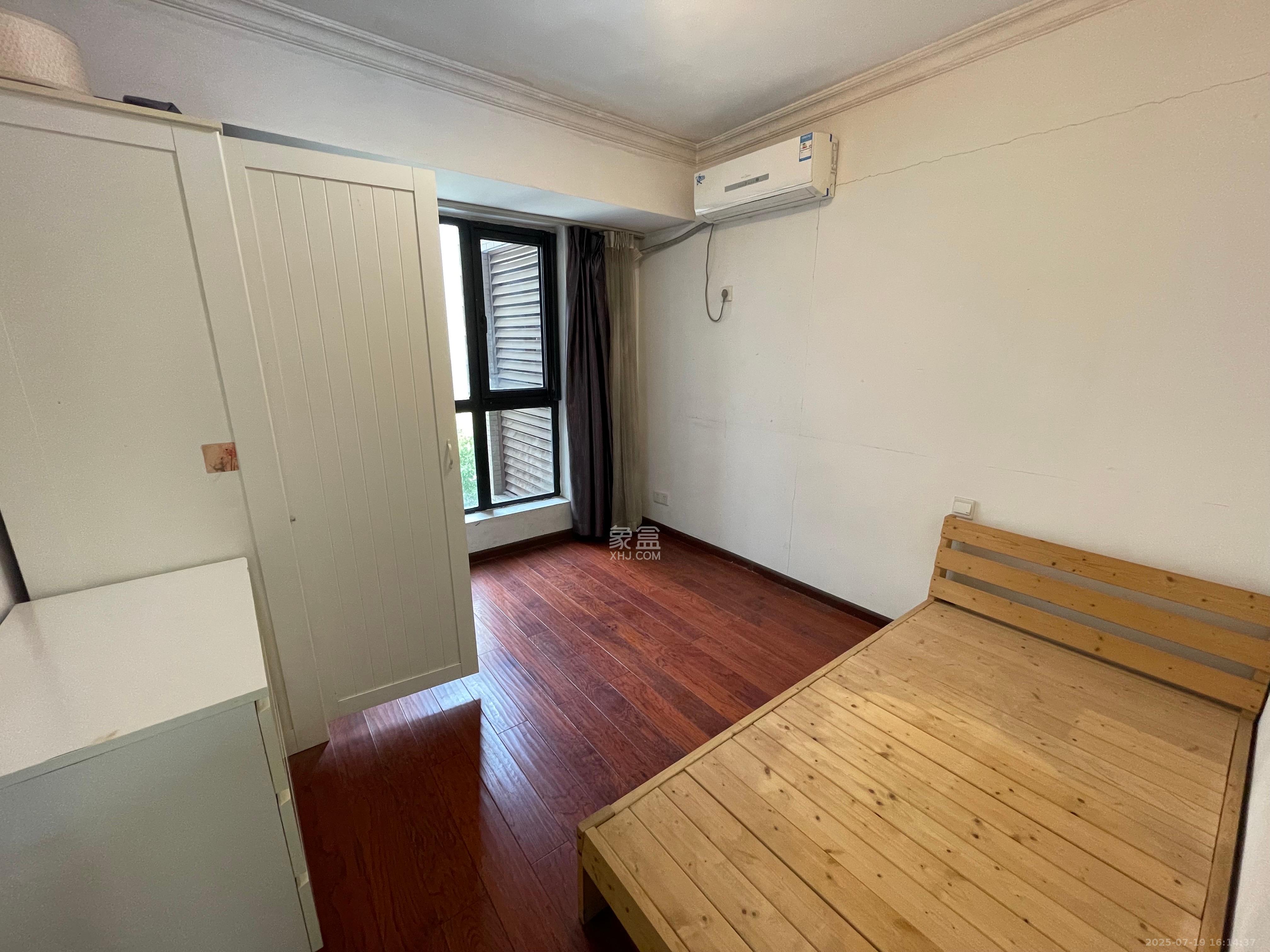 阿普阿布 4室2厅2卫 3300.0元/月 阿普阿布 4室2厅2卫 3300.0元/月室内图