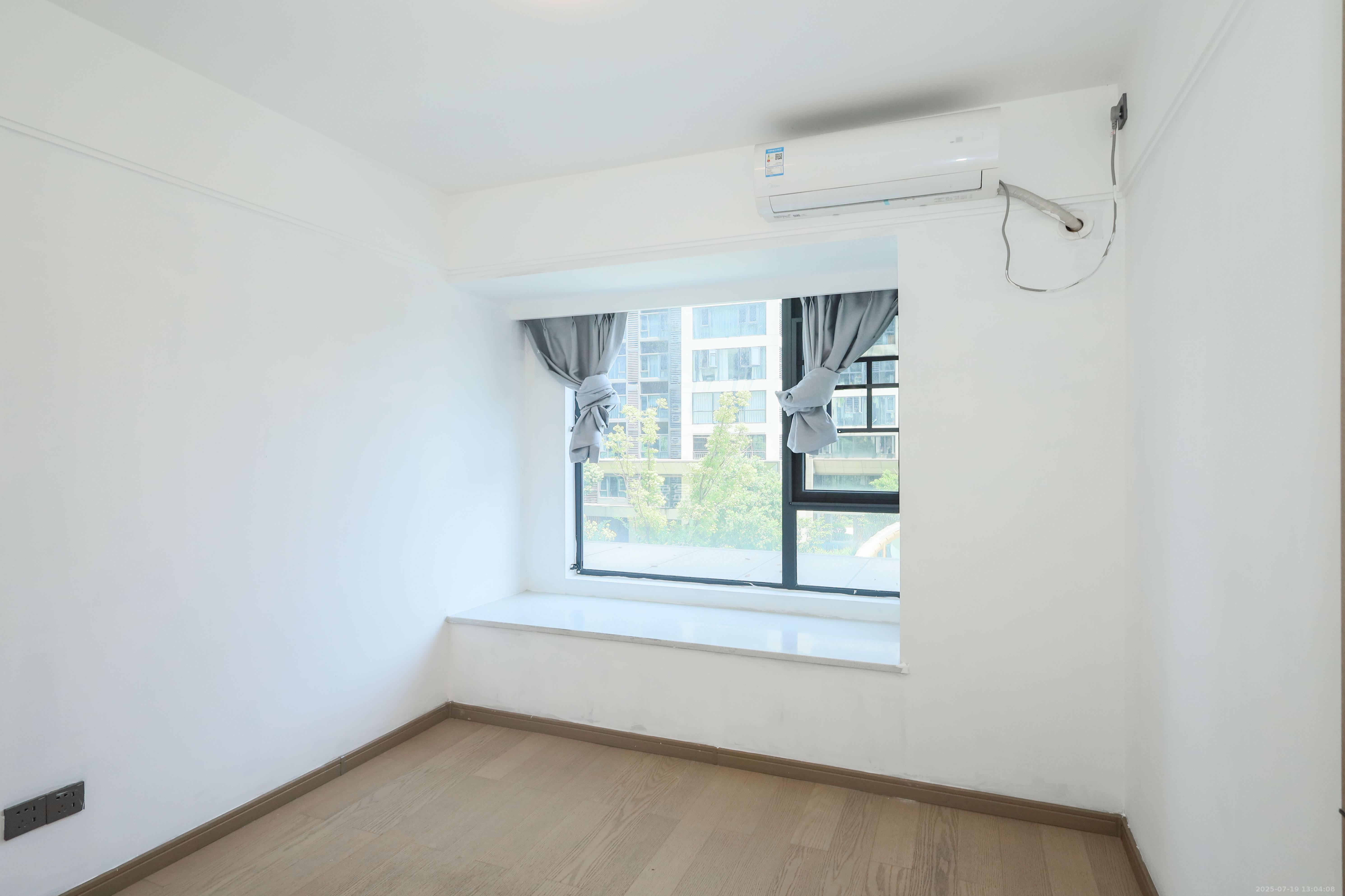 爱家当代境 4室2厅2卫 170.0万 爱家当代境 4室2厅2卫 170.0万卧室