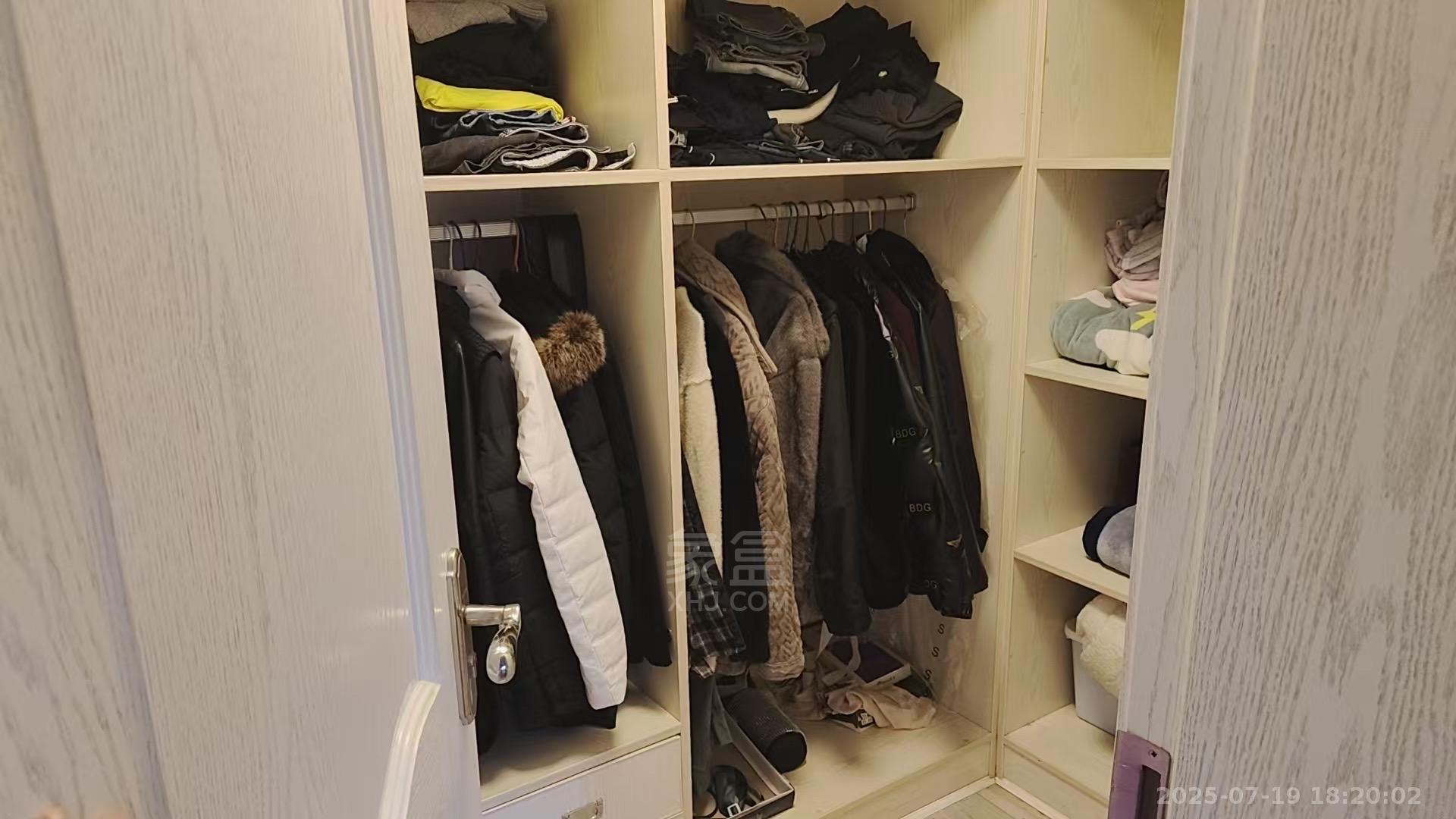 熹悦花都 3室2厅2卫 2200.0元/月 熹悦花都 3室2厅2卫 2200.0元/月室内图