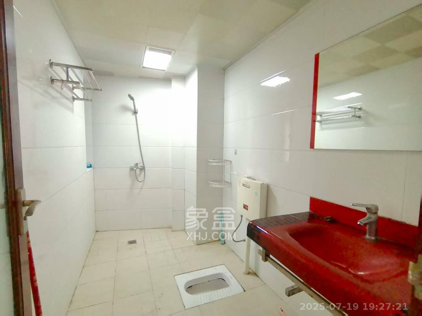 保利麓谷林语F区  3室2厅1卫   2400.00元/月室内图