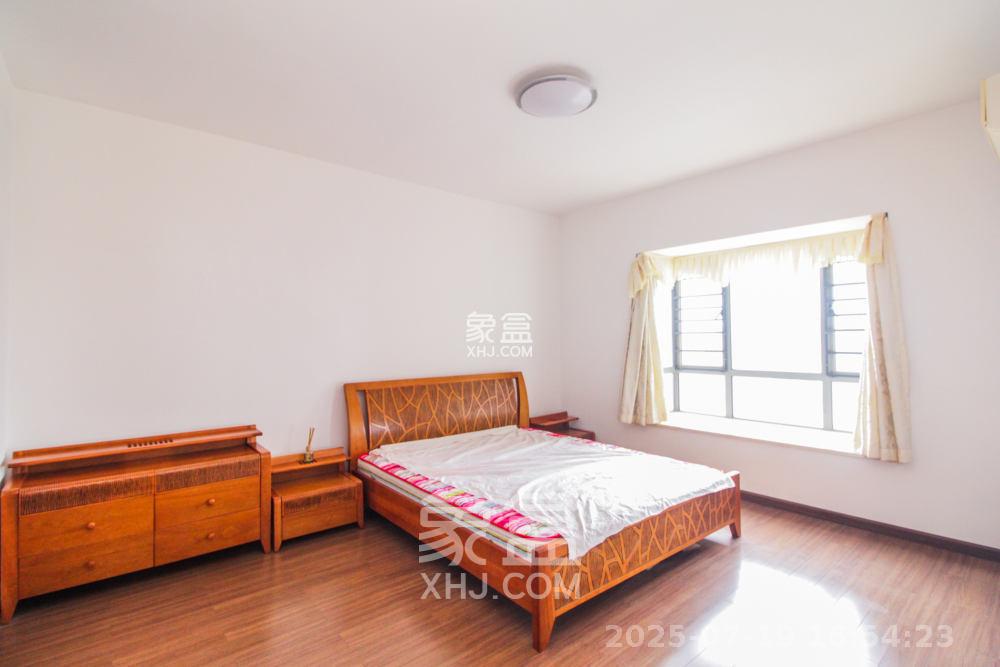 上海城小区  4室2厅2卫    2600.0元/月室内图