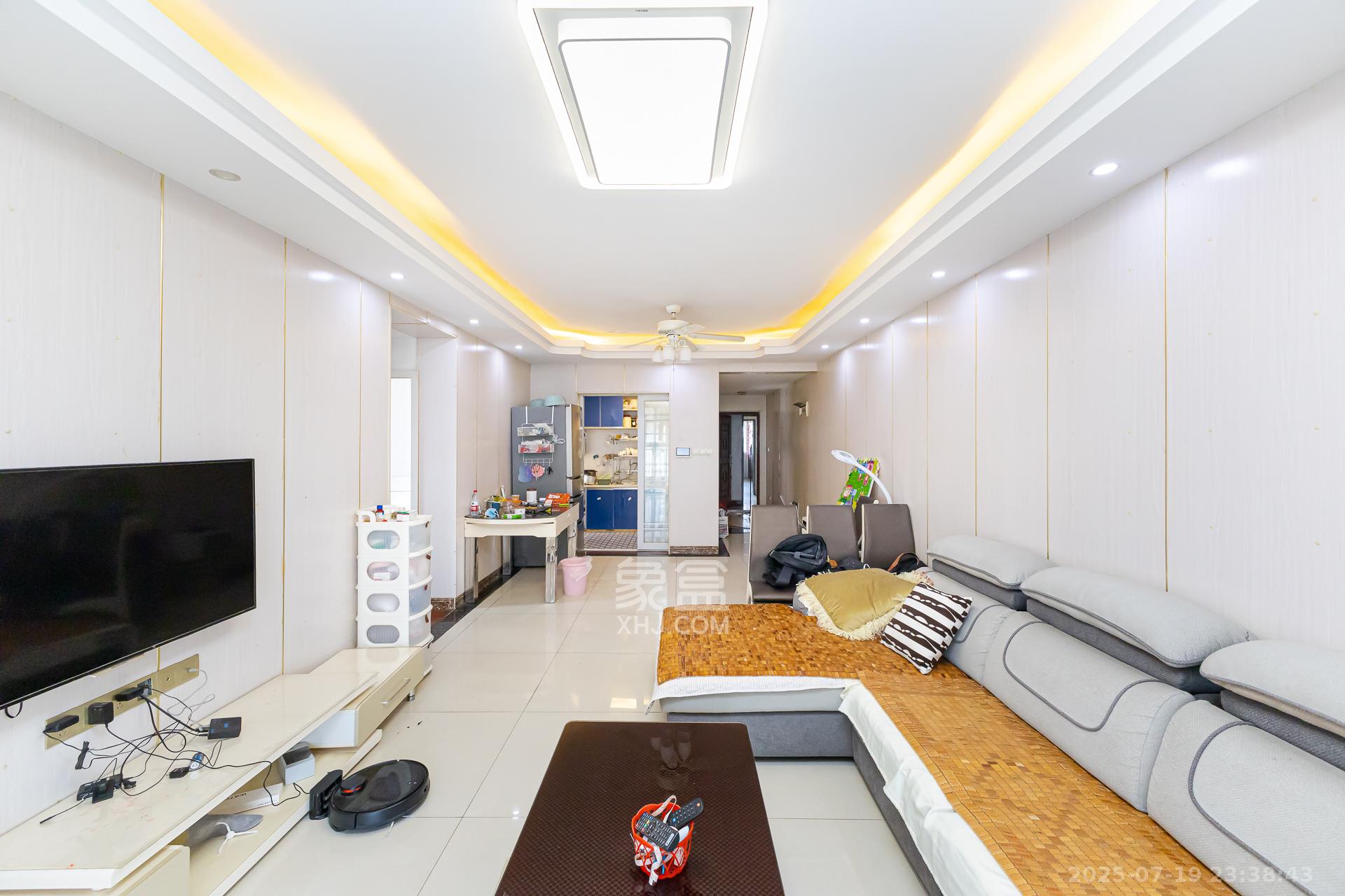 润和之悦(金泽园) 3室2厅1卫 75.0万 润和之悦(金泽园) 3室2厅1卫 75.0万客厅