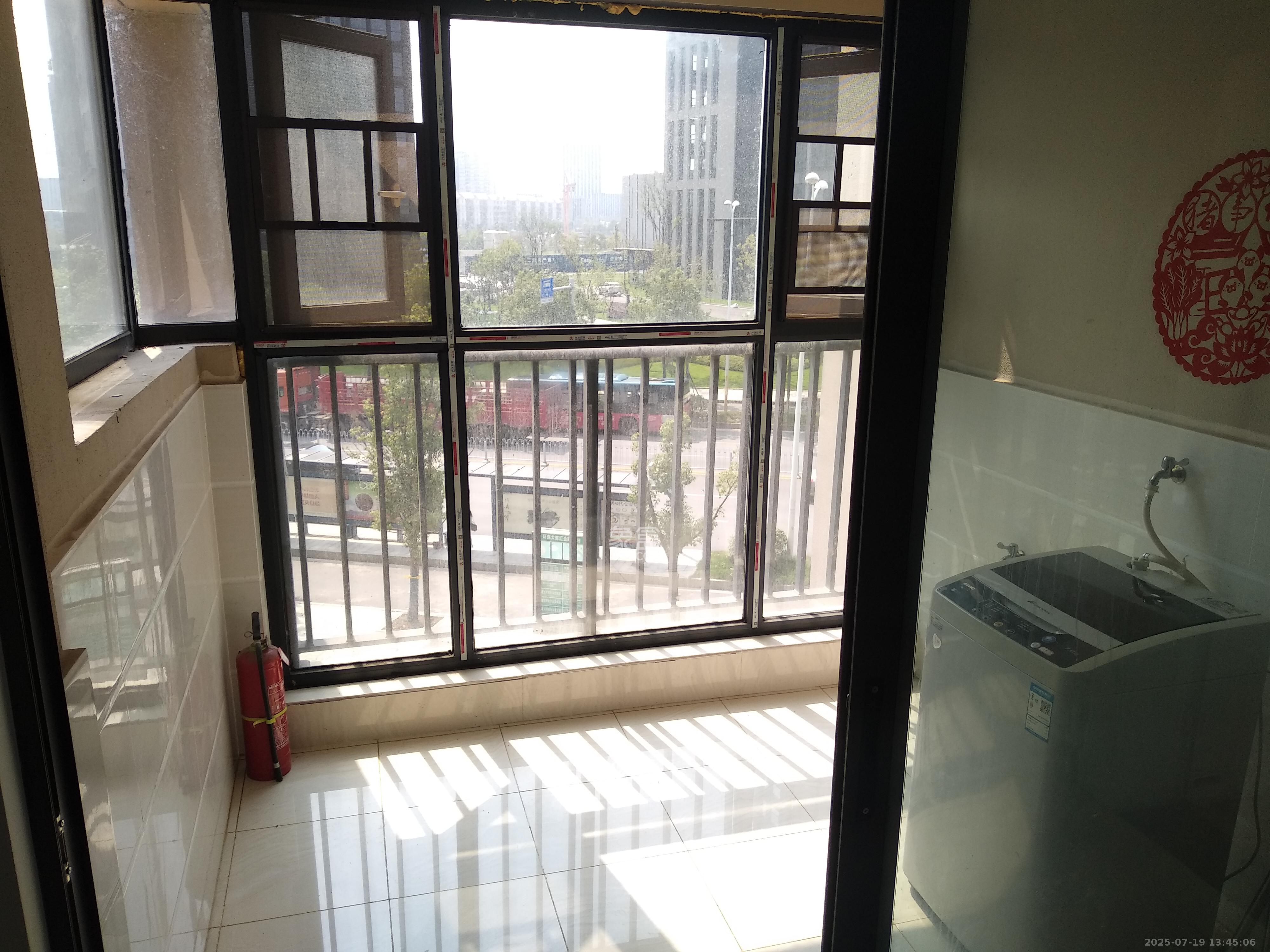 汇金城/嘉华城(二期、三期) 3室2厅1卫 2500.0元/月 汇金城/嘉华城(二期、三期) 3室2厅1卫 2500.0元/月室内图