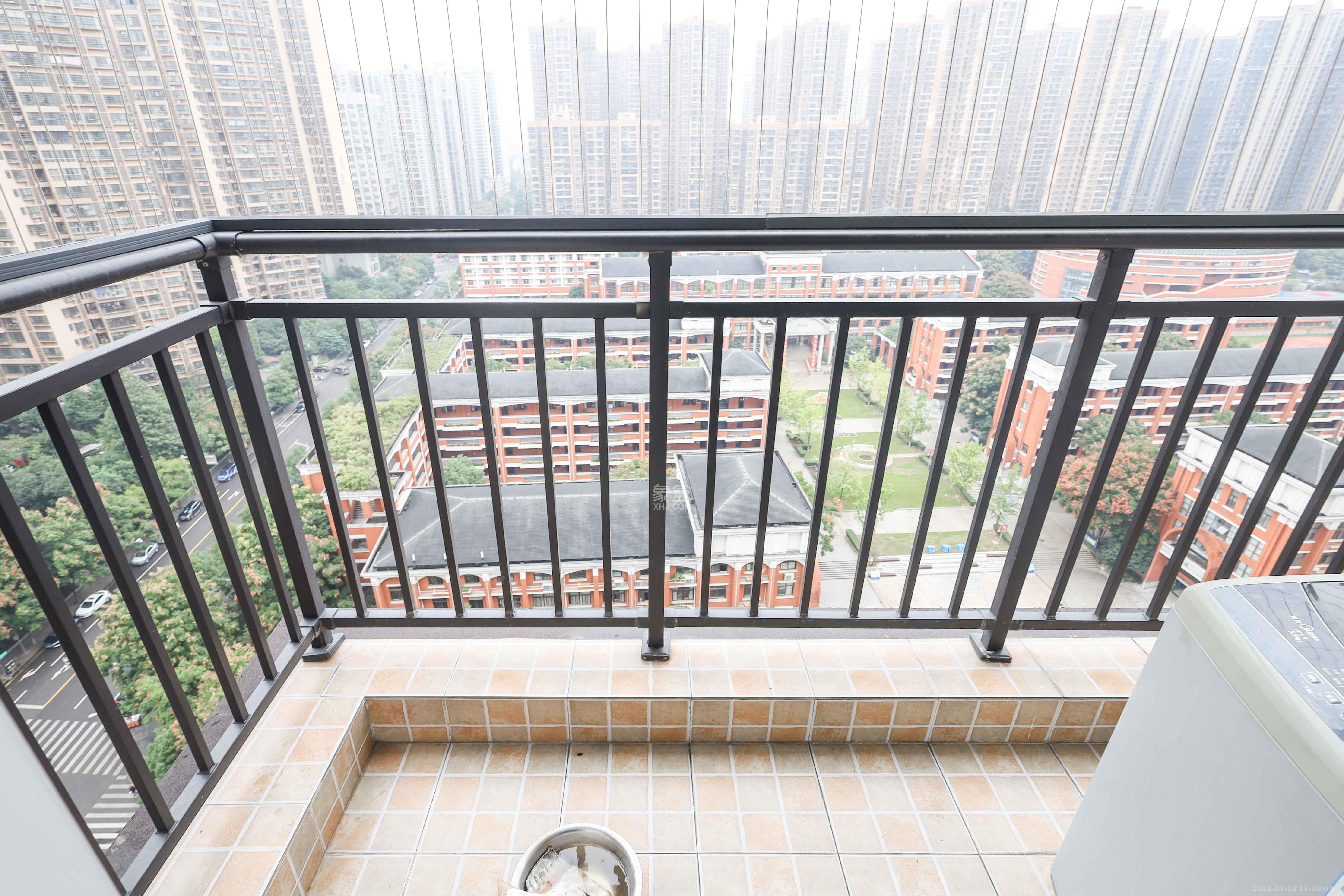 中国铁建梅溪青秀三期  4室2厅2卫    190.0万阳台