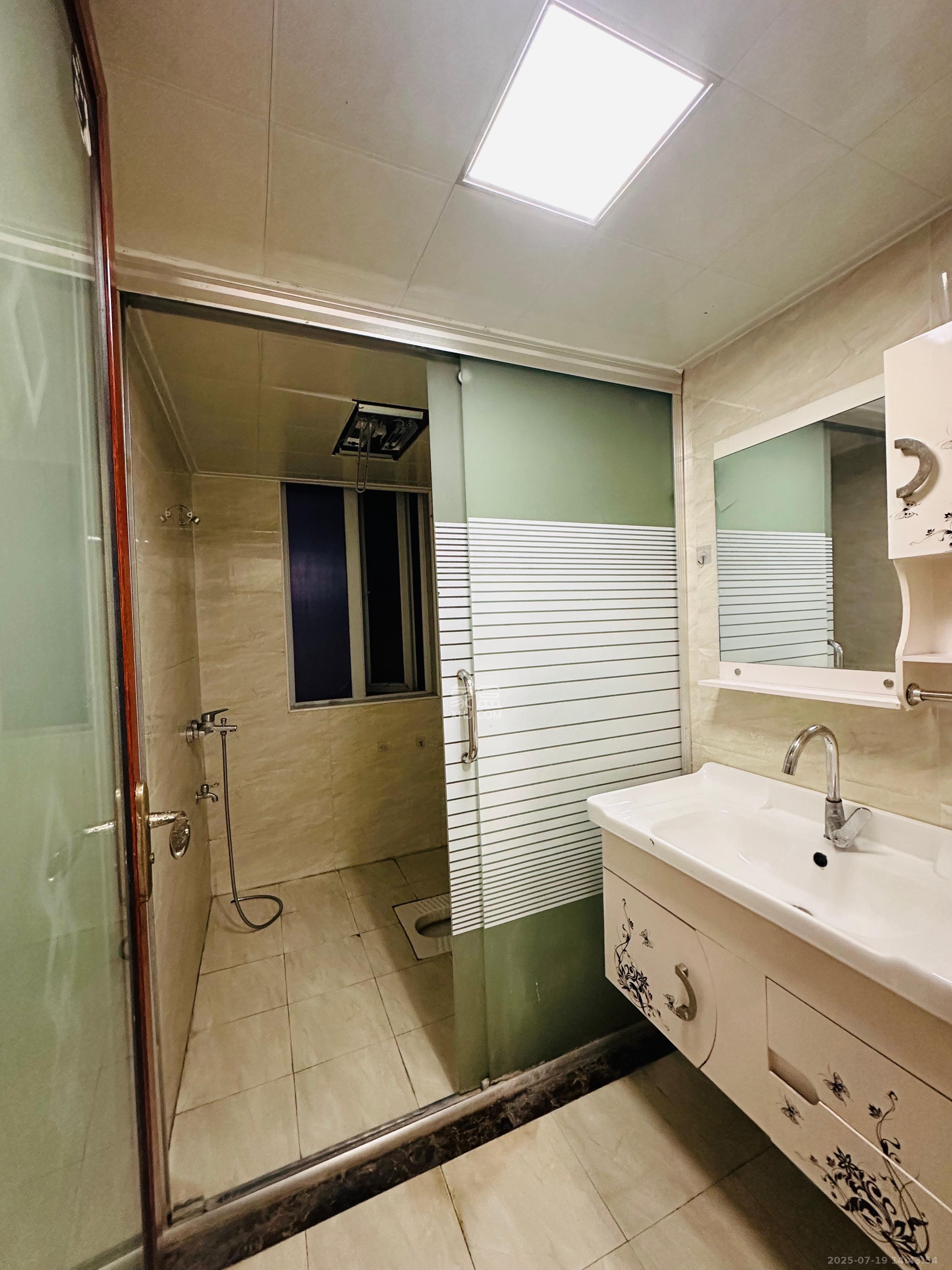 丽发新城 3室2厅2卫 2200.0元/月 丽发新城 3室2厅2卫 2200.0元/月室内图