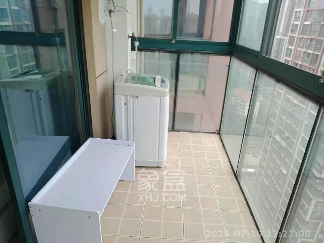 尊邸华庭  3室1厅1卫   2400.00元/月室内图