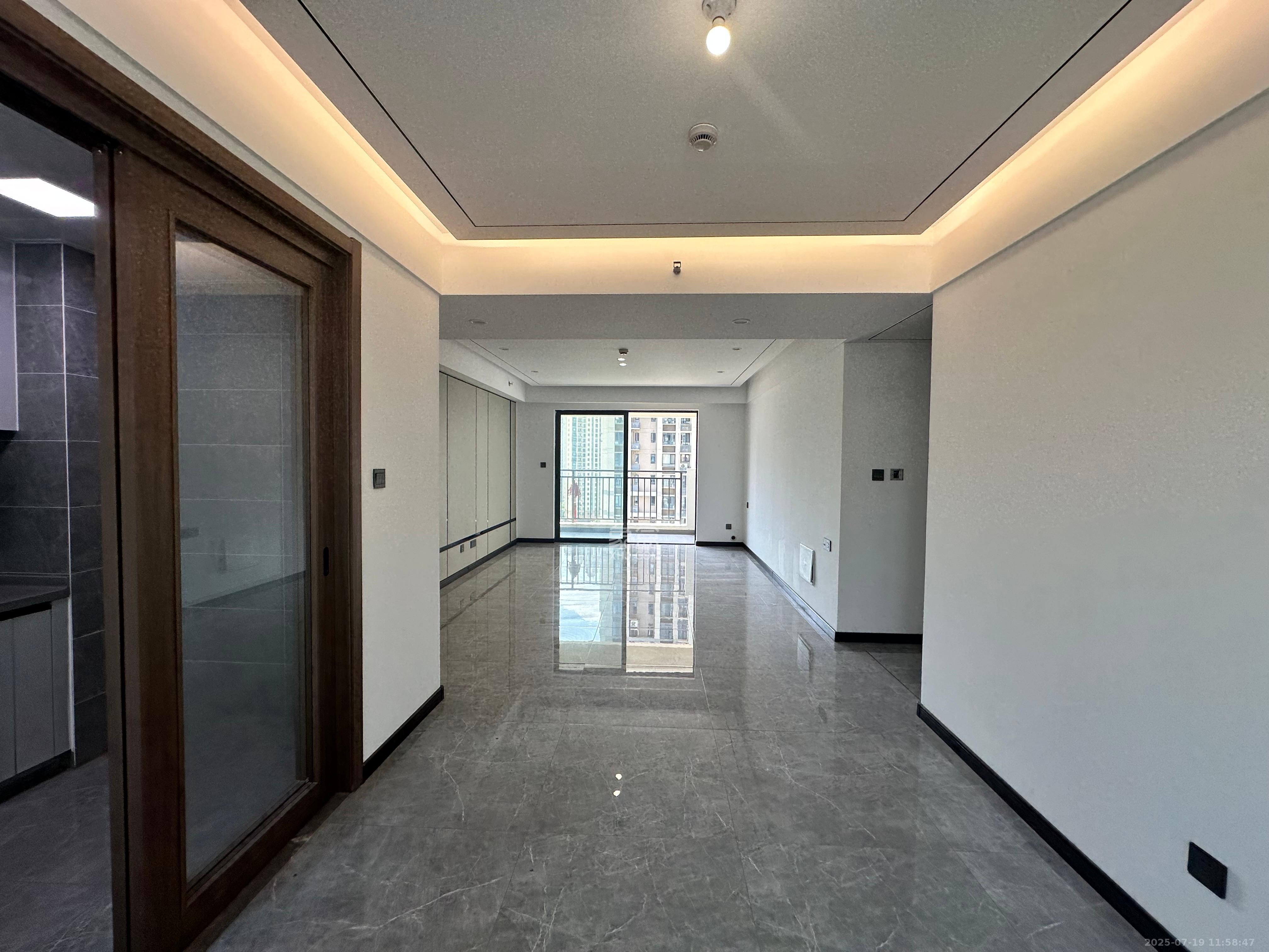 卓越中寰  4室2厅2卫    5800.0元/月 卓越中寰  4室2厅2卫    5800.0元/月室内图1