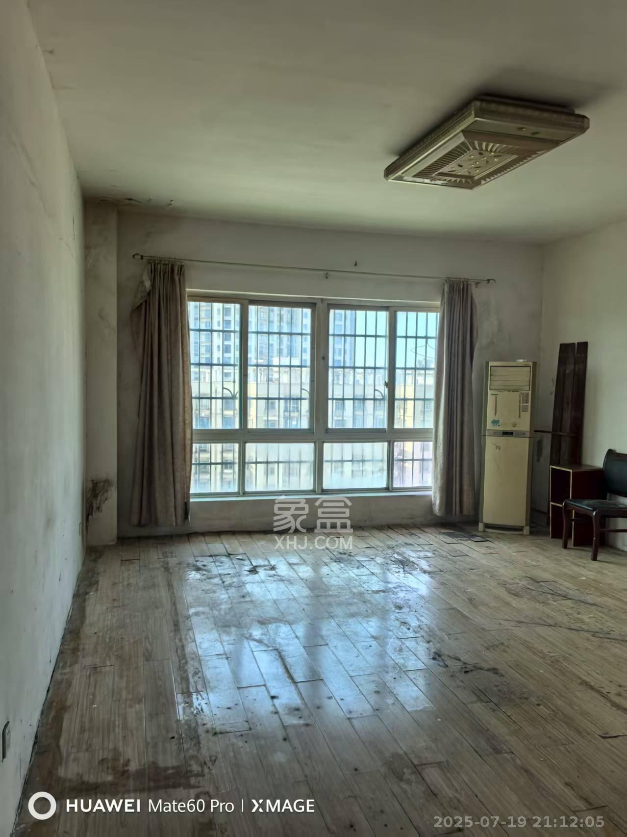 思进大厦 1室2厅2卫 3600.0元/月 思进大厦 1室2厅2卫 3600.0元/月室内图