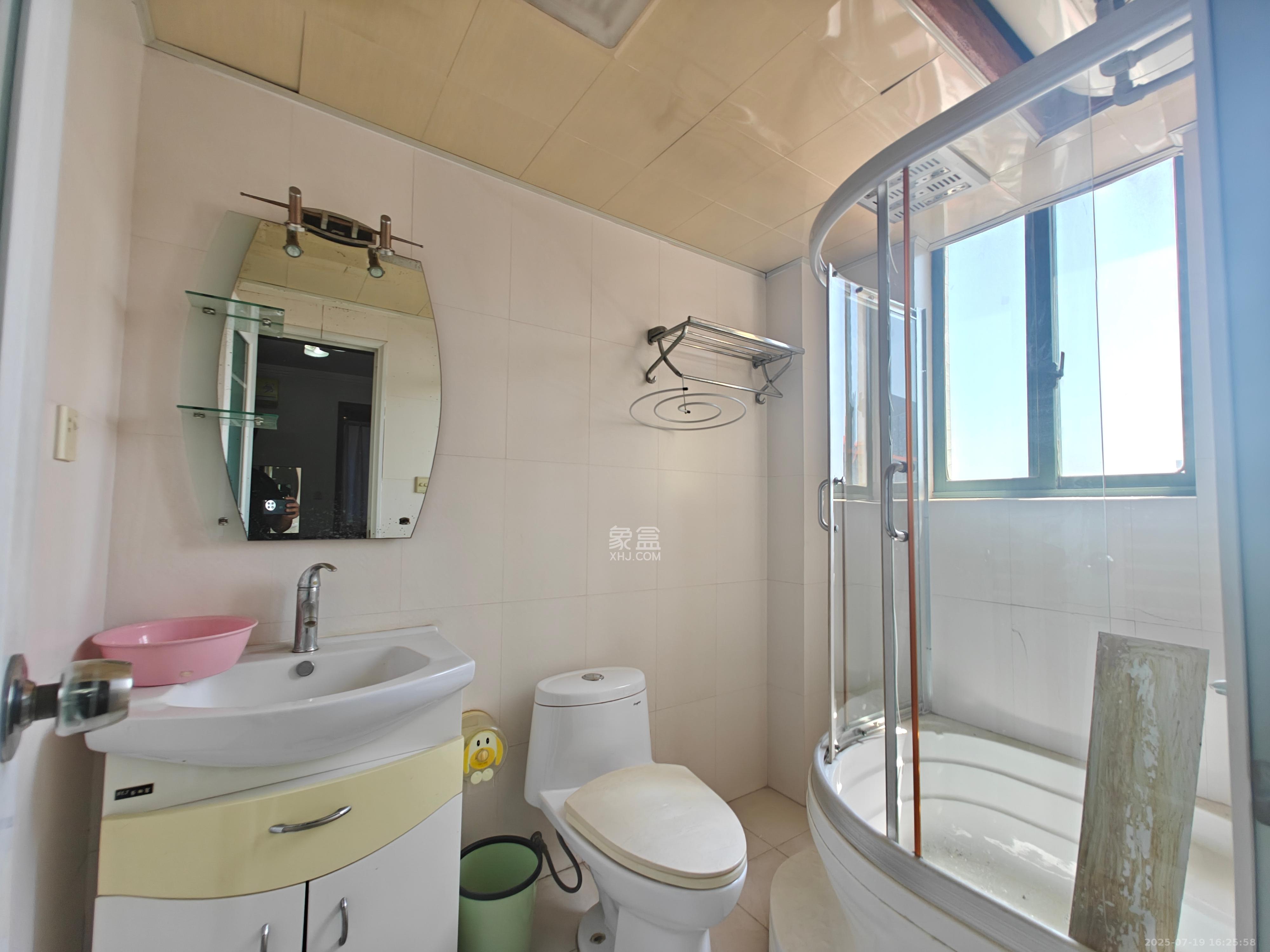 美林景园  3室2厅2卫    3300.0元/月 美林景园  3室2厅2卫    3300.0元/月室内图