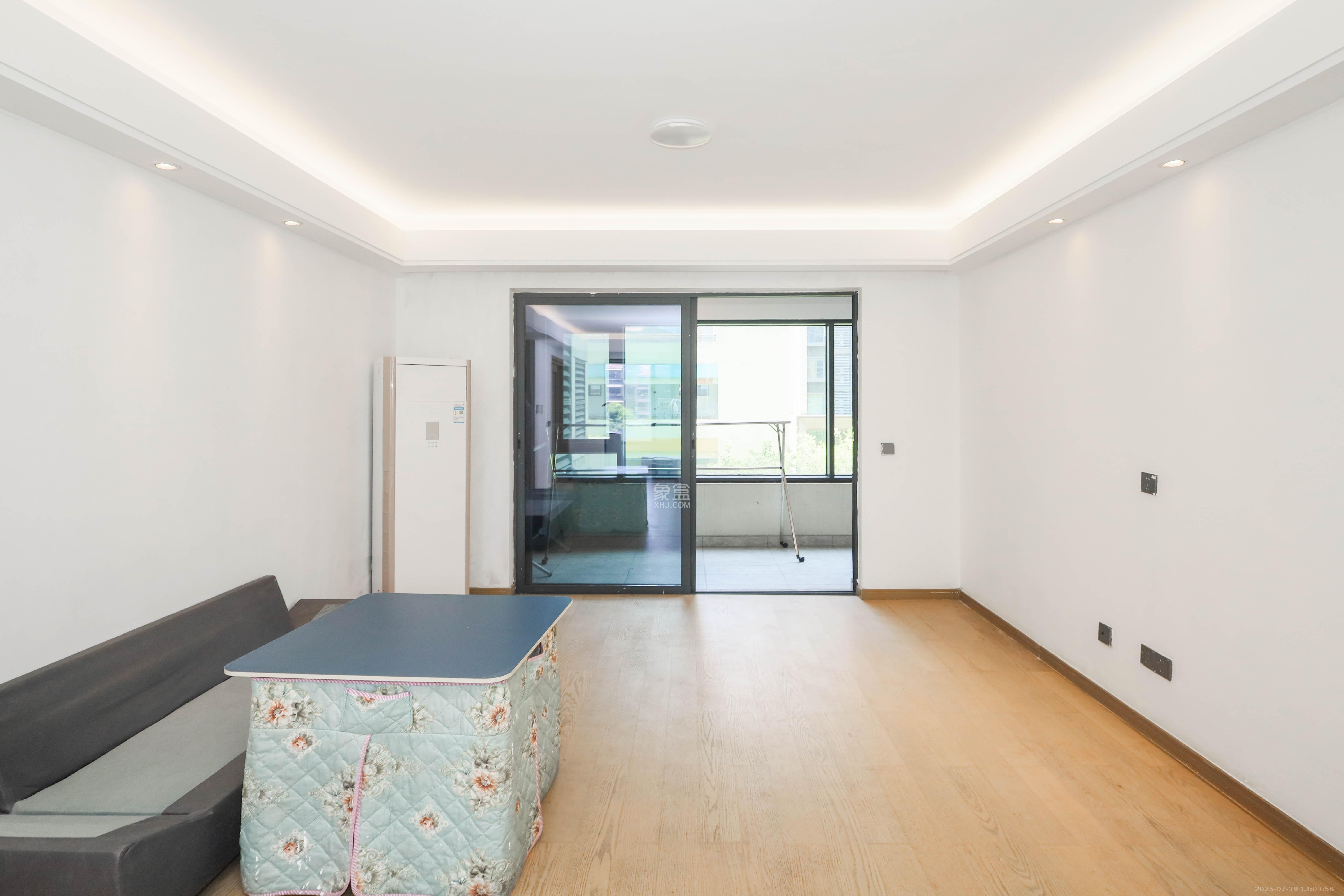 爱家当代境 4室2厅2卫 170.0万 爱家当代境 4室2厅2卫 170.0万客厅