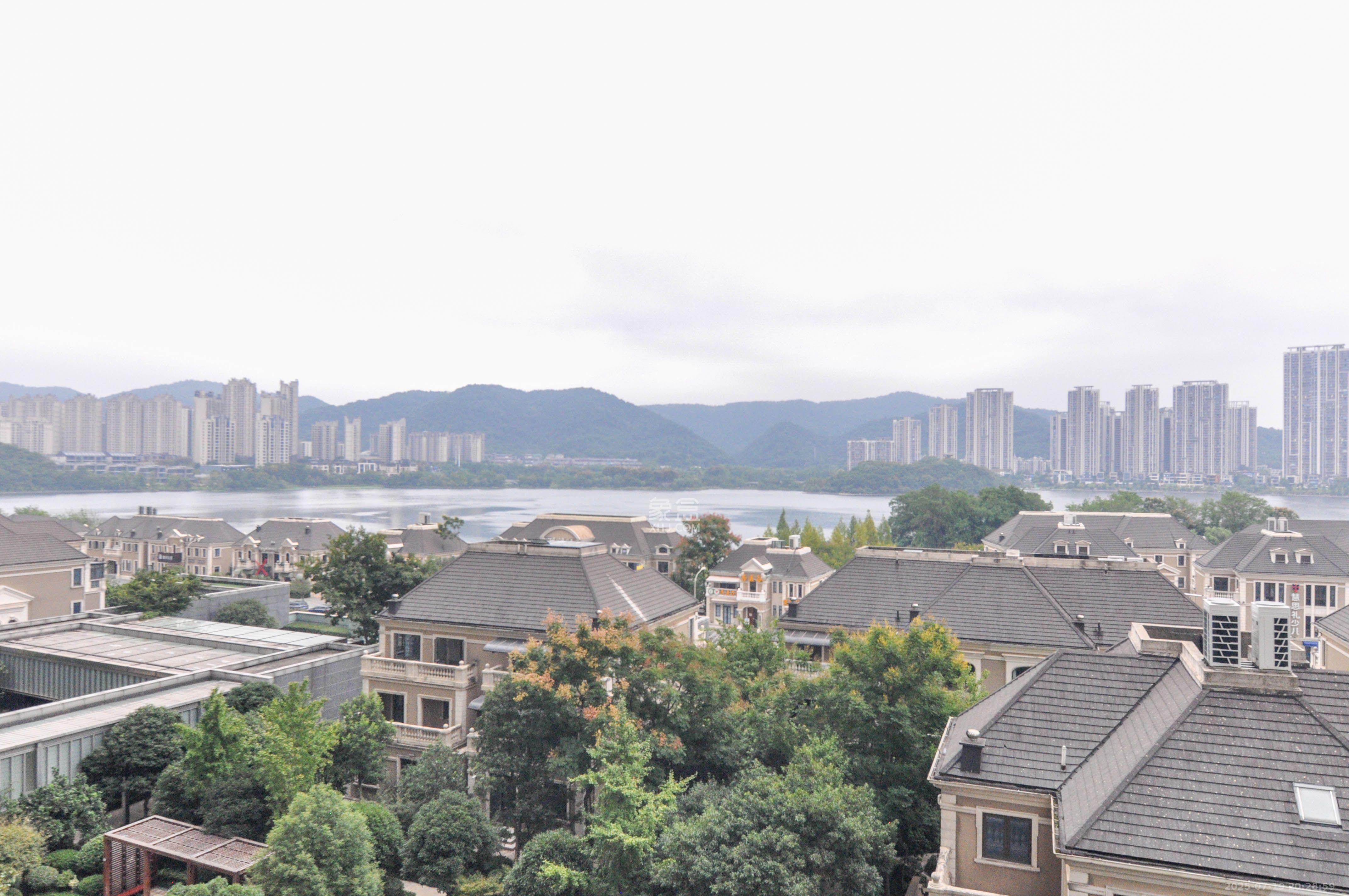 达美溪湖湾  5室2厅2卫    5000.0元/月室内图