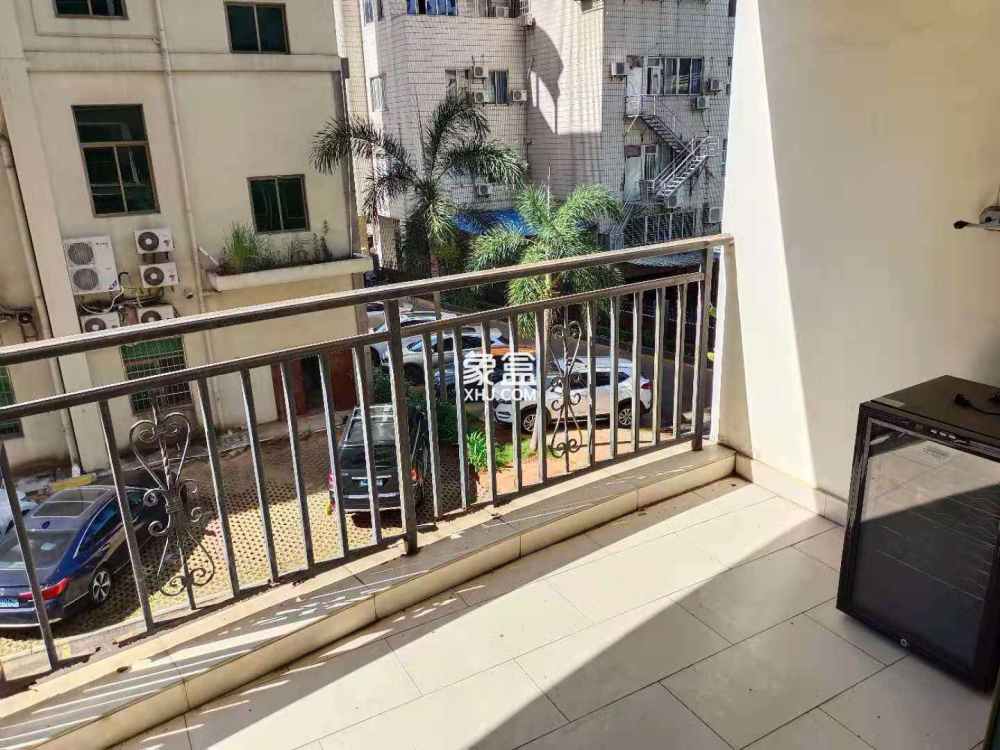 华荣府 3室2厅2卫 3000.0元/月 华荣府 3室2厅2卫 3000.0元/月室内图