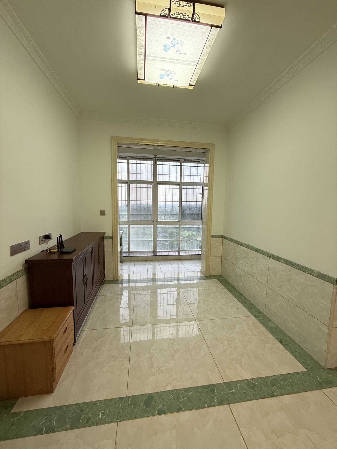 阳光西海岸三期南区(白云公寓(洋房区) 3室2厅2卫 160.0万 阳光西海岸三期南区(白云公寓(洋房区) 3室2厅2卫 160.0万客厅