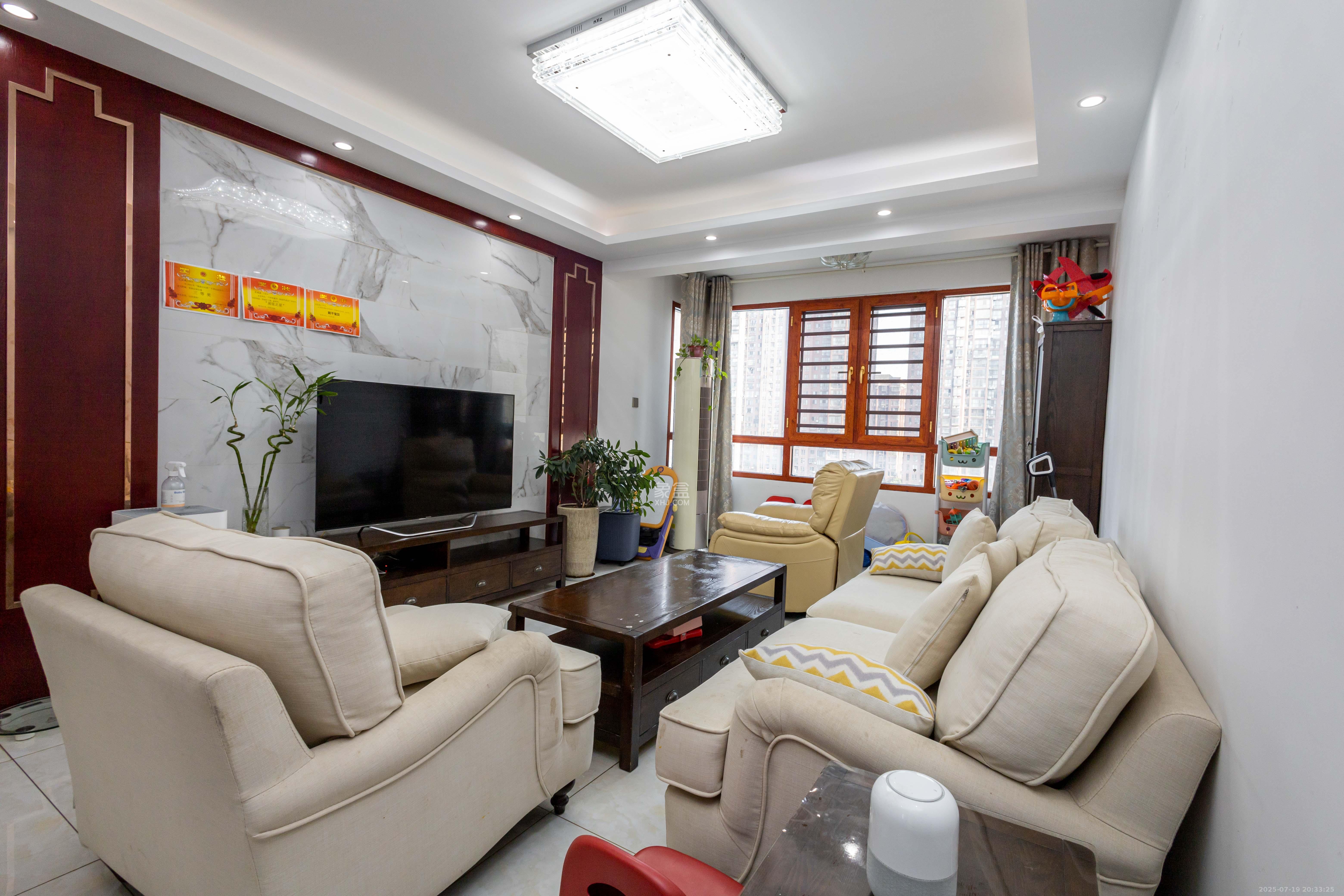 中国铁建国际城二期 3室2厅1卫 69.8万 中国铁建国际城二期 3室2厅1卫 69.8万客厅